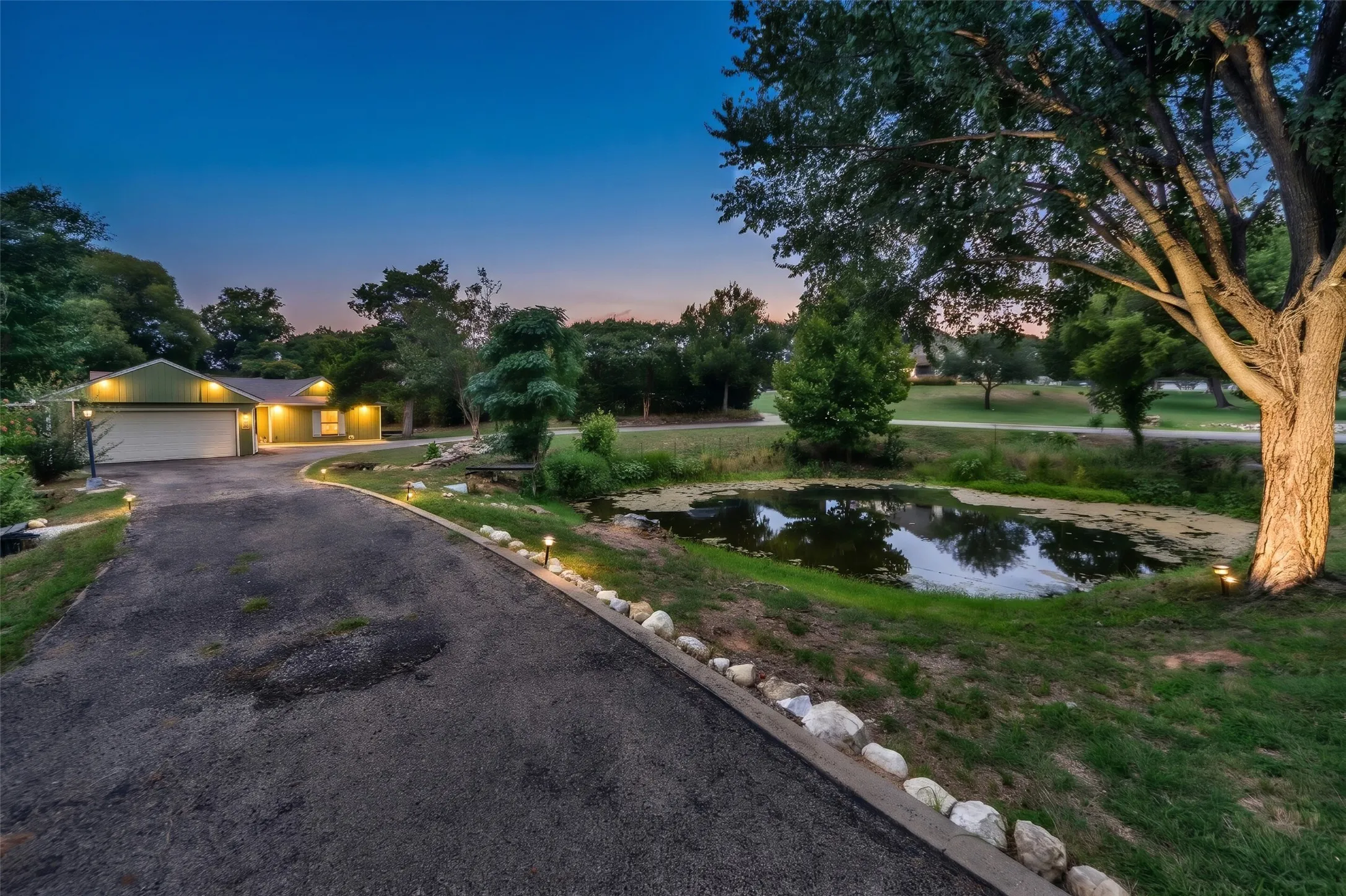 Single Family Residence For Sale in Hill County , 256 Country Club Road, Whitney, Texas 76692, 3 Bedroom, 2 Bathroom, 2 Garage spaces, 2,343 Sqft, built in 1975, mls#21337671, Real Estate Agent in Whitney, Homes For Sale in Hill county, Homes For Sale in Whitney, Realtor in Whitney Texas, Real Estate Brokerage Independent Realty Texas, Luminita Cordes Realtor