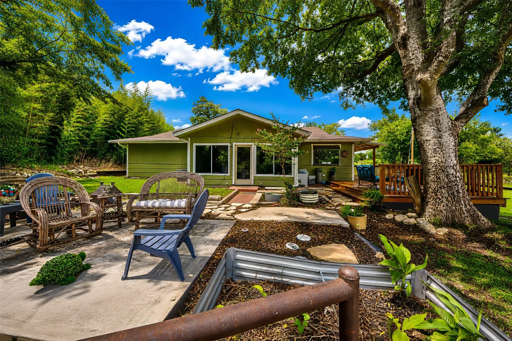 view of back yard Relax and enjoy