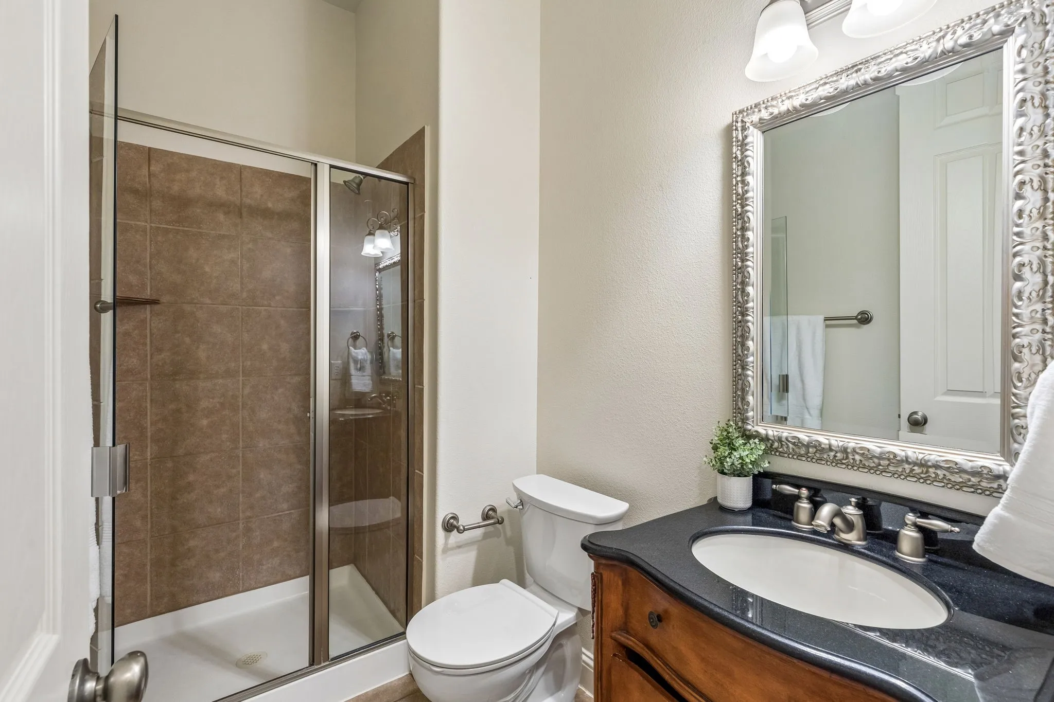 Single Family Residence For Sale in Denton County , 11340 Classic Lane, Frisco, Texas 75033, 5 Bedroom, 4 Bathroom, 3 Garage spaces, 4,229 Sqft, built in 2006, mls#21340812, Real Estate Agent in Frisco, Homes For Sale in Denton county, Homes For Sale in Frisco, Realtor in Frisco Texas, Real Estate Brokerage Independent Realty Texas, Luminita Cordes Realtor