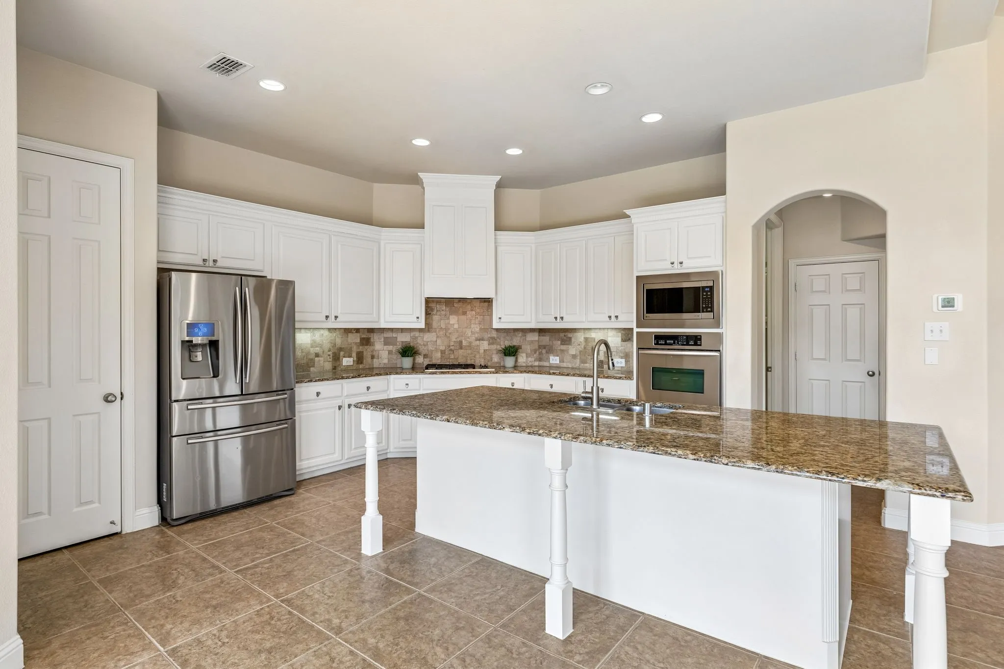Single Family Residence For Sale in Denton County , 11340 Classic Lane, Frisco, Texas 75033, 5 Bedroom, 4 Bathroom, 3 Garage spaces, 4,229 Sqft, built in 2006, mls#21340812, Real Estate Agent in Frisco, Homes For Sale in Denton county, Homes For Sale in Frisco, Realtor in Frisco Texas, Real Estate Brokerage Independent Realty Texas, Luminita Cordes Realtor