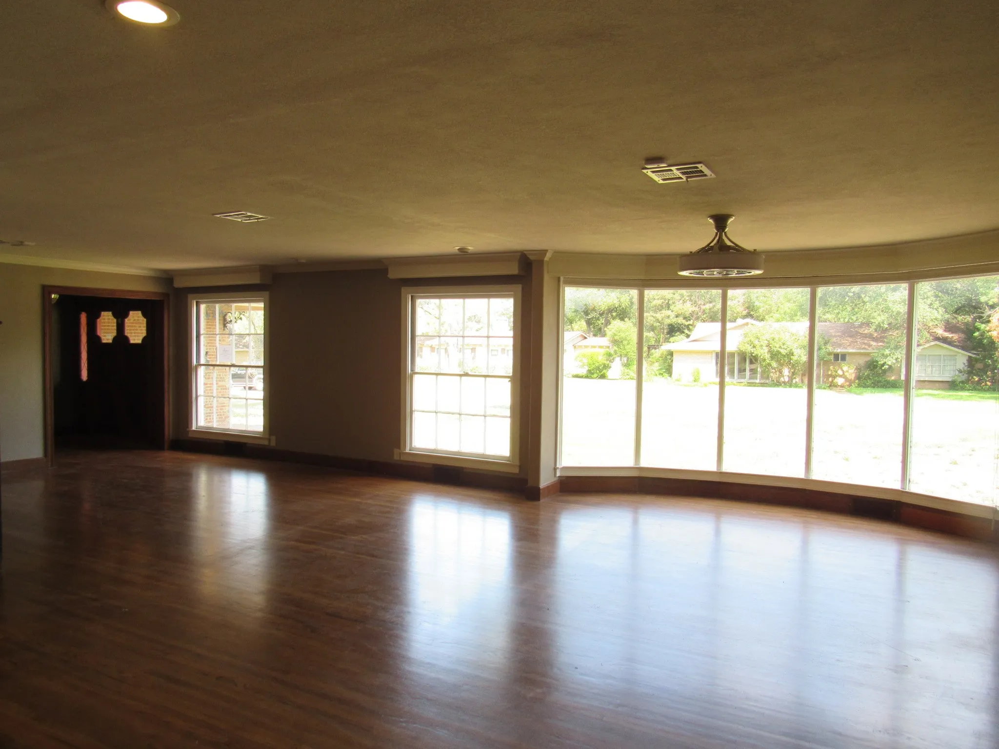 Single Family Residence For Sale in Mc Lennan County , 3300 Oakridge Lane, Waco, Texas 76708, 3 Bedroom, 6 Bathroom, 3 Garage spaces, 4,215 Sqft, built in 1968, mls#21340413, Real Estate Agent in Waco, Homes For Sale in Mc Lennan county, Homes For Sale in Waco, Realtor in Waco Texas, Real Estate Brokerage Independent Realty Texas, Luminita Cordes Realtor