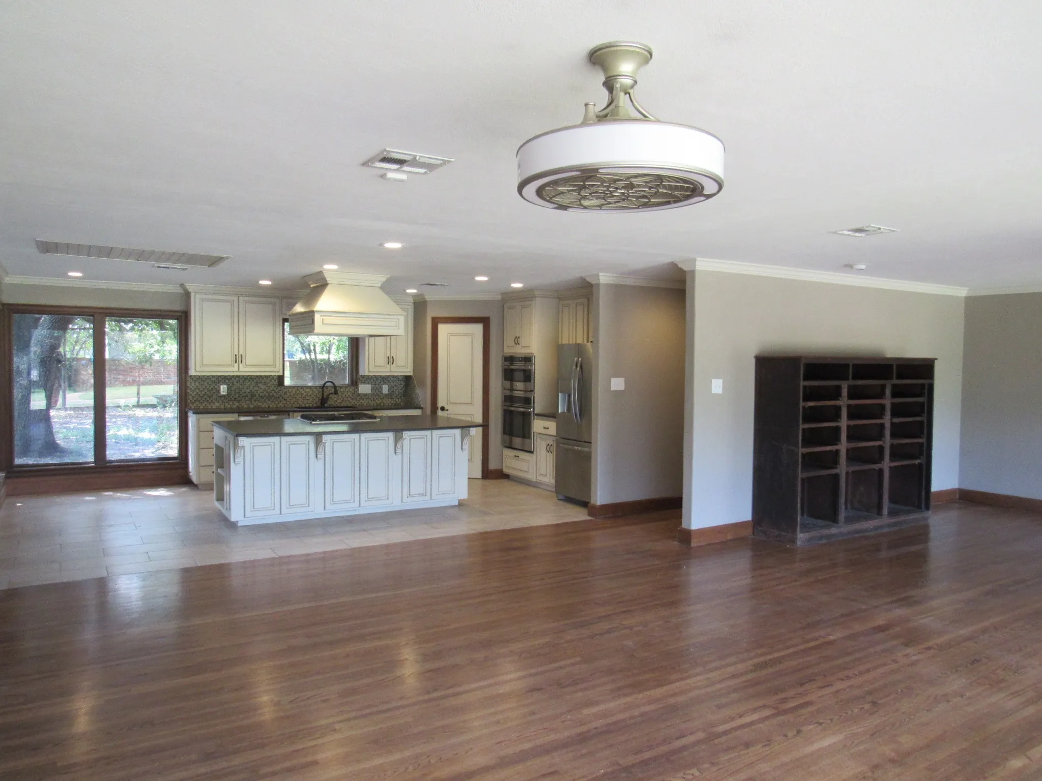 Single Family Residence For Sale in Mc Lennan County , 3300 Oakridge Lane, Waco, Texas 76708, 3 Bedroom, 6 Bathroom, 3 Garage spaces, 4,215 Sqft, built in 1968, mls#21340413, Real Estate Agent in Waco, Homes For Sale in Mc Lennan county, Homes For Sale in Waco, Realtor in Waco Texas, Real Estate Brokerage Independent Realty Texas, Luminita Cordes Realtor