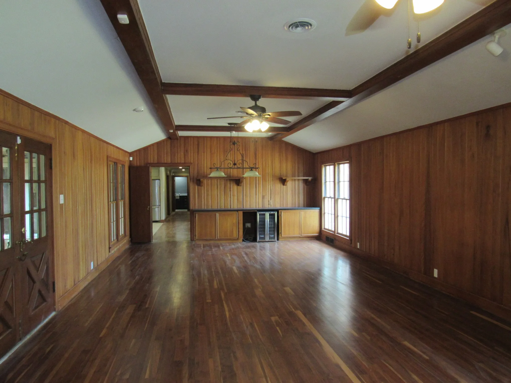 Single Family Residence For Sale in Mc Lennan County , 3300 Oakridge Lane, Waco, Texas 76708, 3 Bedroom, 6 Bathroom, 3 Garage spaces, 4,215 Sqft, built in 1968, mls#21340413, Real Estate Agent in Waco, Homes For Sale in Mc Lennan county, Homes For Sale in Waco, Realtor in Waco Texas, Real Estate Brokerage Independent Realty Texas, Luminita Cordes Realtor