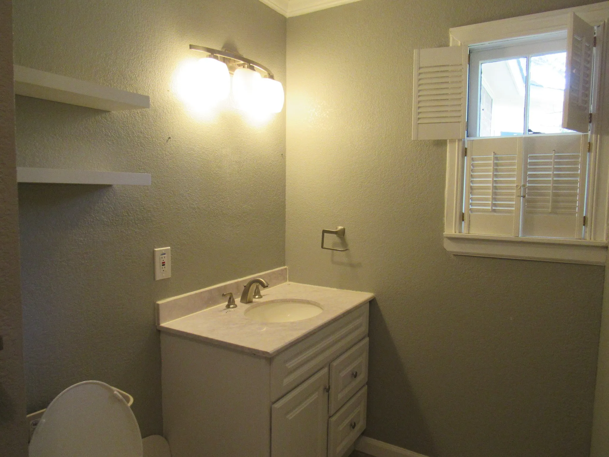 2nd Primary Full Bath