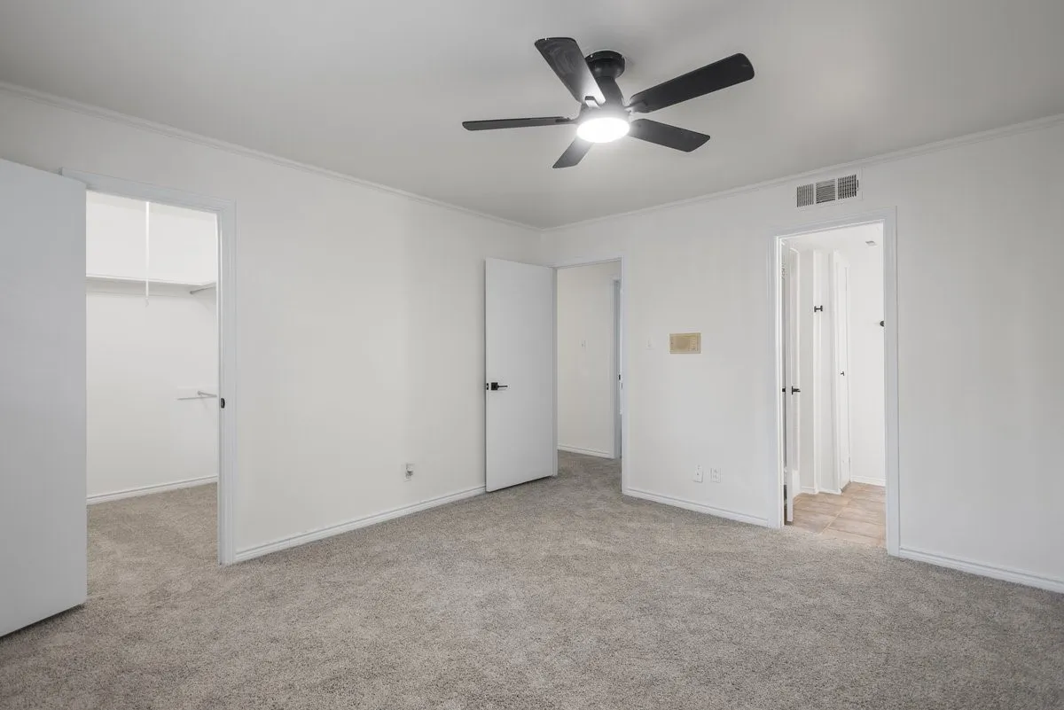 Condominium For Sale in Dallas County , 5907 Copperwood Lane 1138, Dallas, Texas 75248, 2 Bedroom, 3 Bathroom, Garage spaces, 1,502 Sqft, built in 1968, mls#21342070, Real Estate Agent in Dallas, Homes For Sale in Dallas county, Homes For Sale in Dallas, Realtor in Dallas Texas, Real Estate Brokerage Independent Realty Texas, Luminita Cordes Realtor