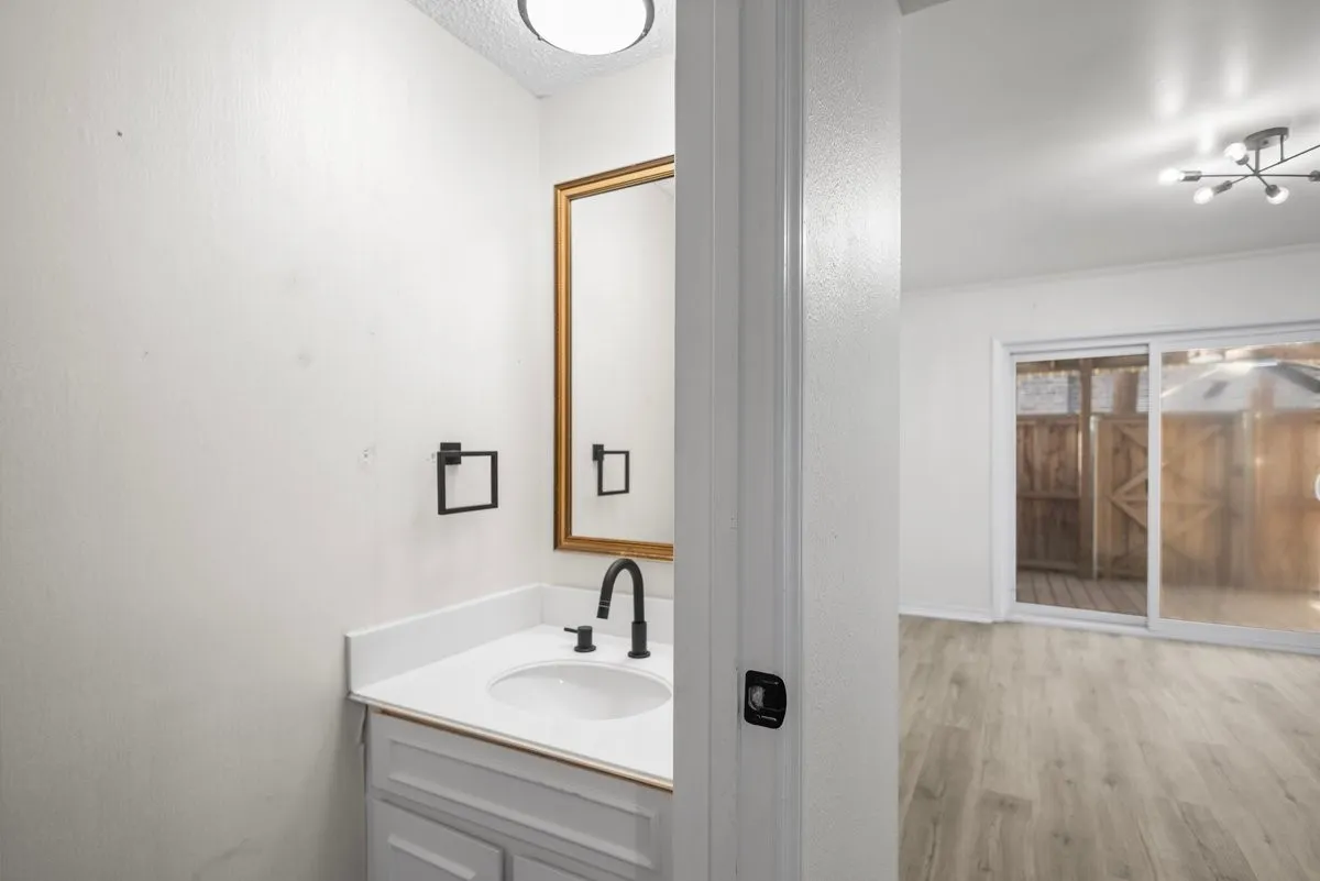 Condominium For Sale in Dallas County , 5907 Copperwood Lane 1138, Dallas, Texas 75248, 2 Bedroom, 3 Bathroom, Garage spaces, 1,502 Sqft, built in 1968, mls#21342070, Real Estate Agent in Dallas, Homes For Sale in Dallas county, Homes For Sale in Dallas, Realtor in Dallas Texas, Real Estate Brokerage Independent Realty Texas, Luminita Cordes Realtor