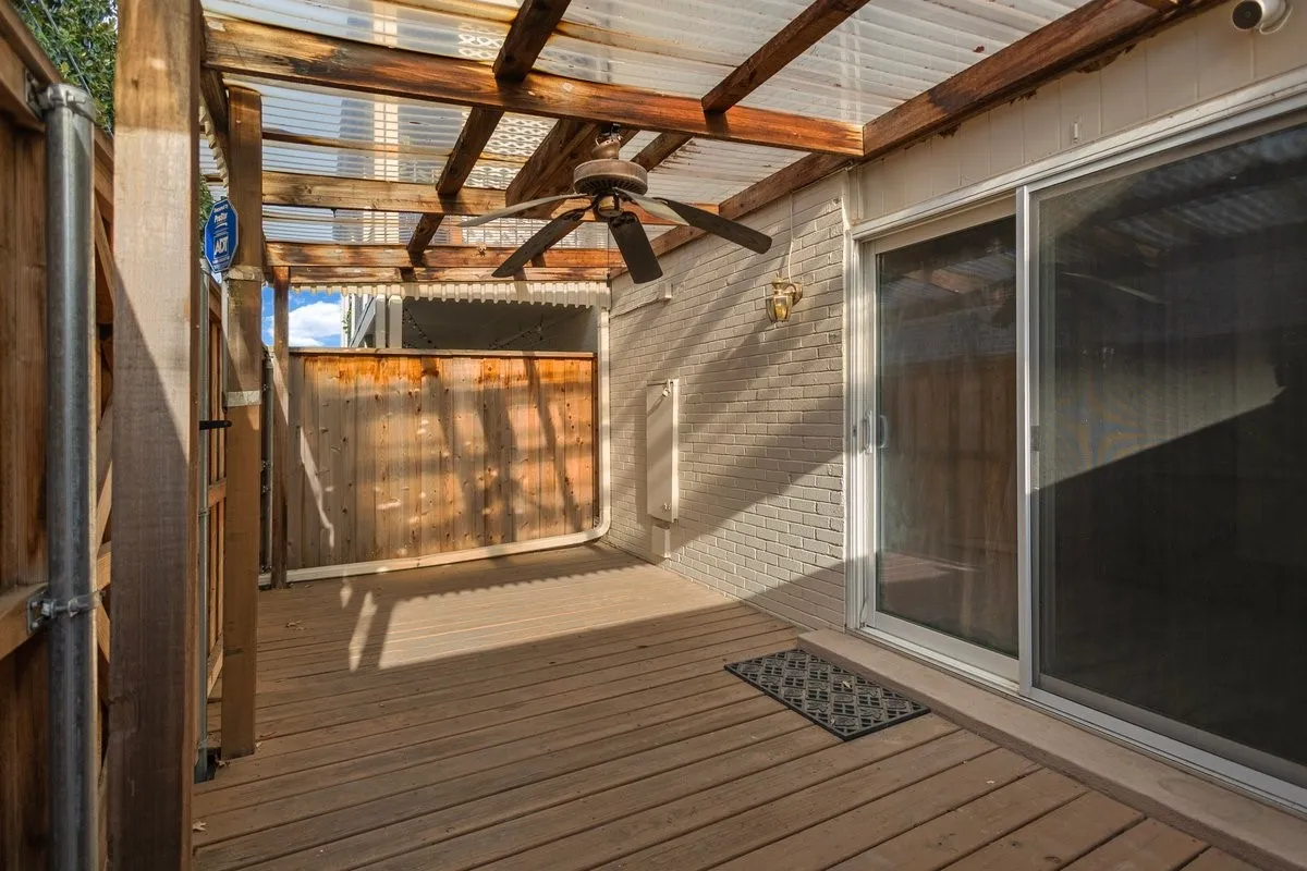 Condominium For Sale in Dallas County , 5907 Copperwood Lane 1138, Dallas, Texas 75248, 2 Bedroom, 3 Bathroom, Garage spaces, 1,502 Sqft, built in 1968, mls#21342070, Real Estate Agent in Dallas, Homes For Sale in Dallas county, Homes For Sale in Dallas, Realtor in Dallas Texas, Real Estate Brokerage Independent Realty Texas, Luminita Cordes Realtor