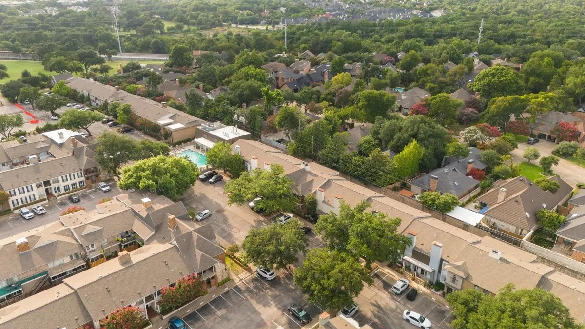 Condominium For Sale in Dallas County , 5907 Copperwood Lane 1138, Dallas, Texas 75248, 2 Bedroom, 3 Bathroom, Garage spaces, 1,502 Sqft, built in 1968, mls#21342070, Real Estate Agent in Dallas, Homes For Sale in Dallas county, Homes For Sale in Dallas, Realtor in Dallas Texas, Real Estate Brokerage Independent Realty Texas, Luminita Cordes Realtor