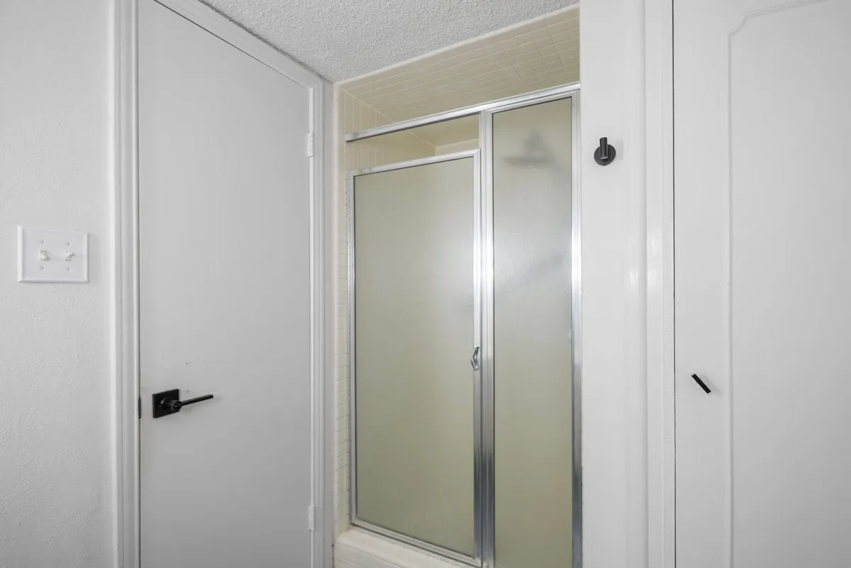 Condominium For Sale in Dallas County , 5907 Copperwood Lane 1138, Dallas, Texas 75248, 2 Bedroom, 3 Bathroom, Garage spaces, 1,502 Sqft, built in 1968, mls#21342070, Real Estate Agent in Dallas, Homes For Sale in Dallas county, Homes For Sale in Dallas, Realtor in Dallas Texas, Real Estate Brokerage Independent Realty Texas, Luminita Cordes Realtor