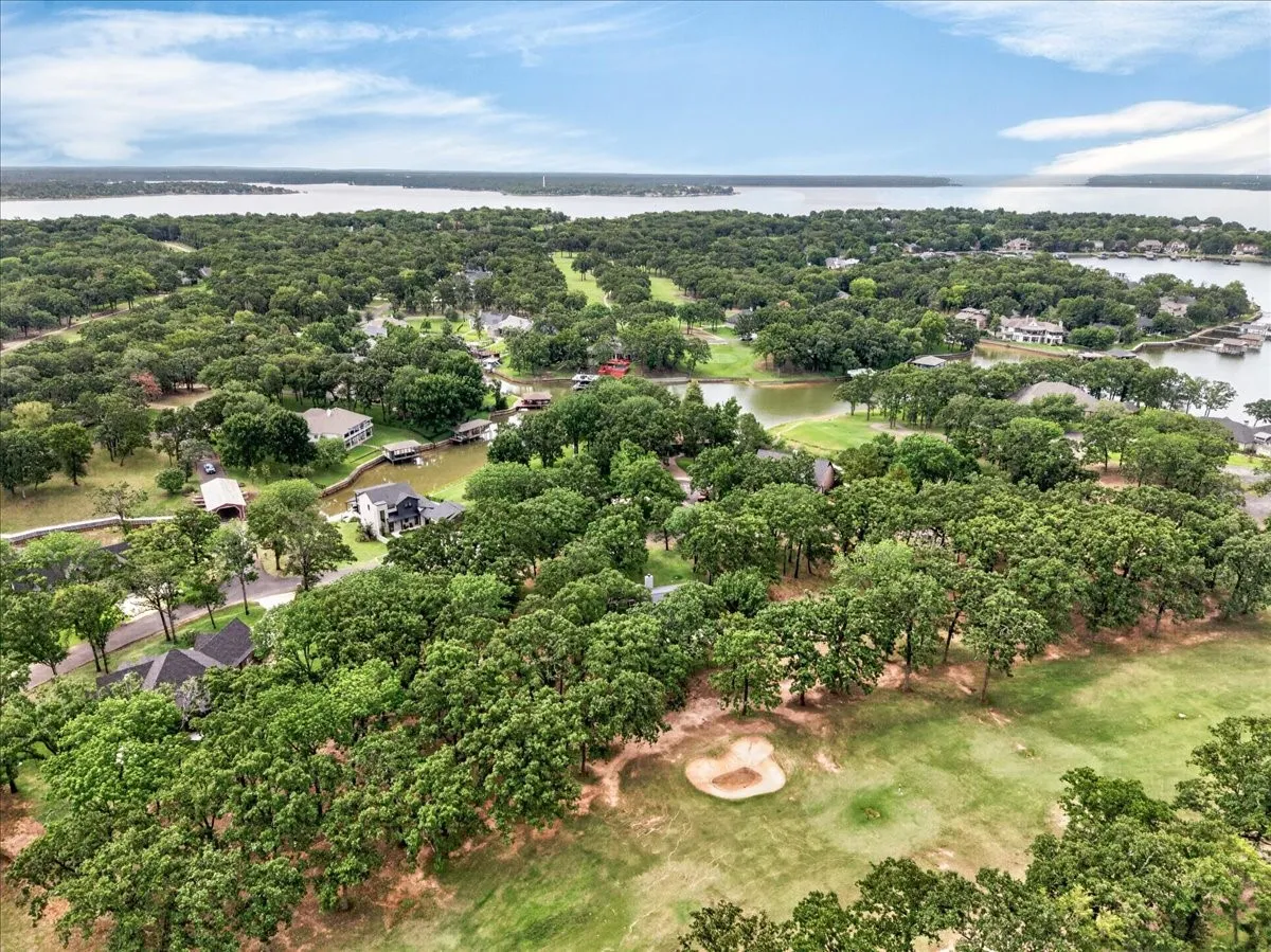 Single Family Residence For Rent in Henderson County , 127 Pinnacle Club Drive, Mabank, Texas 75156, 3 Bedroom, 3 Bathroom, 2 Garage spaces, 2,062 Sqft, built in 1989, Price $3,200, mls#21343107, Real Estate Agent in Mabank, Homes For Rent in Henderson county, Homes For Rent in Mabank, Realtor in Mabank Texas, Real Estate Brokerage Independent Realty Texas, Luminita Cordes Realtor