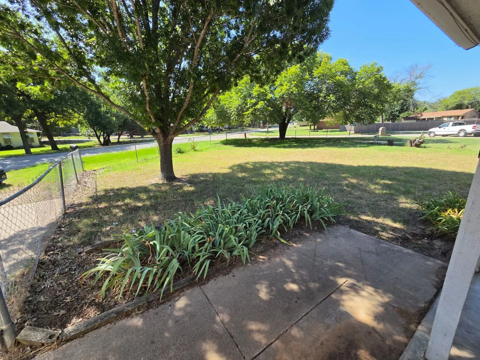 Single Family Residence For Sale in Tarrant County , 329 Walnut Avenue, Azle, Texas 76020, 3 Bedroom, 2 Bathroom, Garage spaces, 1,543 Sqft, built in 1984, mls#21342473, Real Estate Agent in Azle, Homes For Sale in Tarrant county, Homes For Sale in Azle, Realtor in Azle Texas, Real Estate Brokerage Independent Realty Texas, Luminita Cordes Realtor