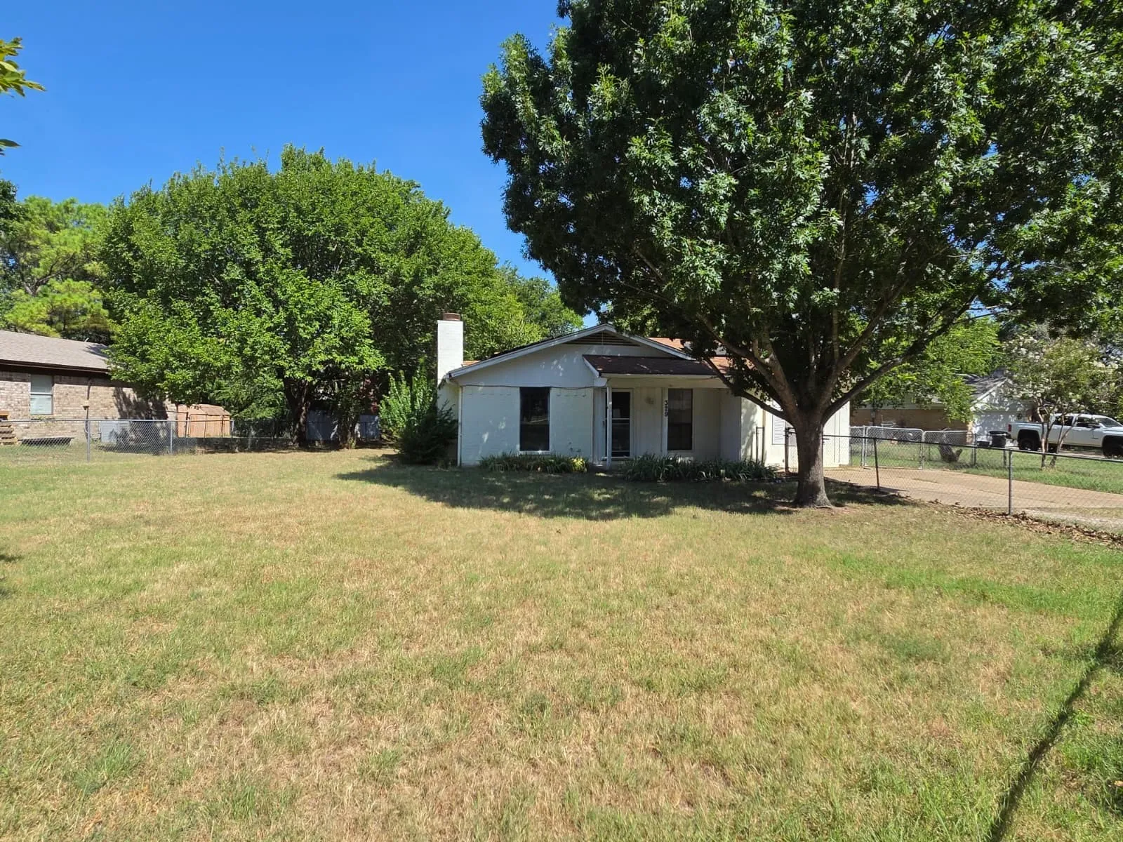 Single Family Residence For Sale in Tarrant County , 329 Walnut Avenue, Azle, Texas 76020, 3 Bedroom, 2 Bathroom, Garage spaces, 1,543 Sqft, built in 1984, mls#21342473, Real Estate Agent in Azle, Homes For Sale in Tarrant county, Homes For Sale in Azle, Realtor in Azle Texas, Real Estate Brokerage Independent Realty Texas, Luminita Cordes Realtor