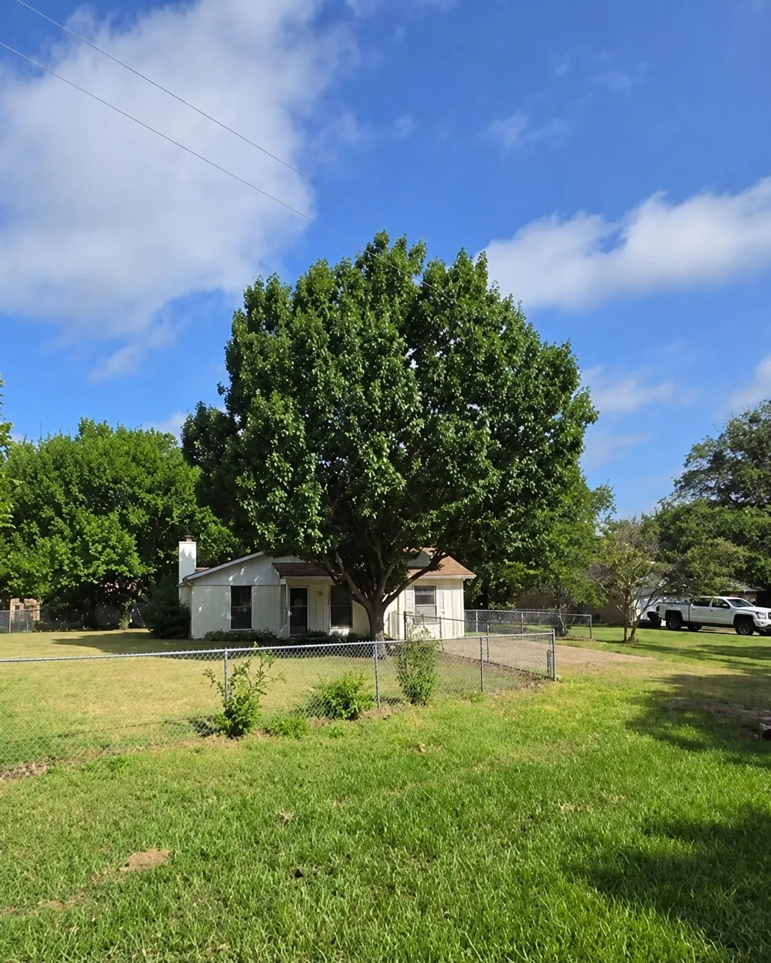 Single Family Residence For Sale in Tarrant County , 329 Walnut Avenue, Azle, Texas 76020, 3 Bedroom, 2 Bathroom, Garage spaces, 1,543 Sqft, built in 1984, mls#21342473, Real Estate Agent in Azle, Homes For Sale in Tarrant county, Homes For Sale in Azle, Realtor in Azle Texas, Real Estate Brokerage Independent Realty Texas, Luminita Cordes Realtor