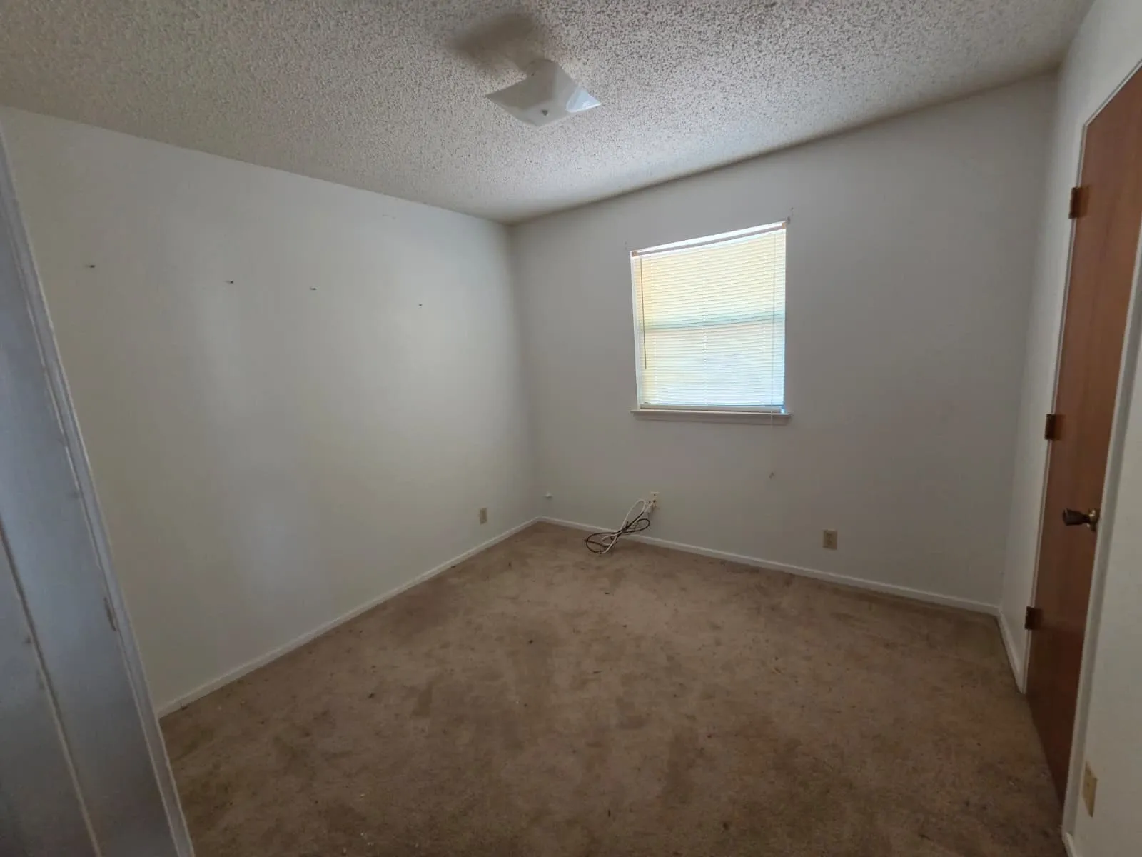 Single Family Residence For Sale in Tarrant County , 329 Walnut Avenue, Azle, Texas 76020, 3 Bedroom, 2 Bathroom, Garage spaces, 1,543 Sqft, built in 1984, mls#21342473, Real Estate Agent in Azle, Homes For Sale in Tarrant county, Homes For Sale in Azle, Realtor in Azle Texas, Real Estate Brokerage Independent Realty Texas, Luminita Cordes Realtor
