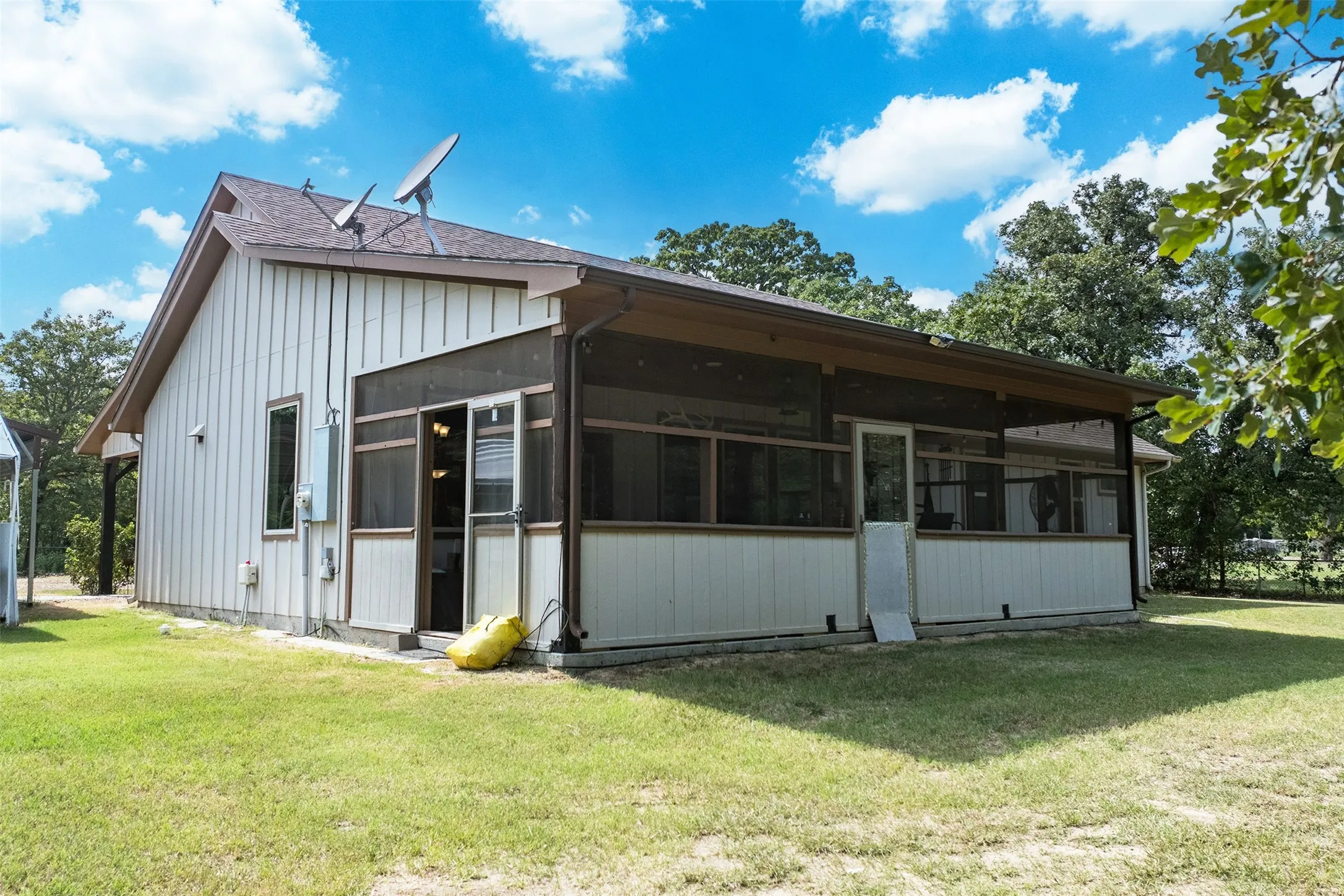 Single Family Residence For Sale in Kaufman County , 17930 Acre Lane, Kemp, Texas 75143, 4 Bedroom, 2 Bathroom, 2 Garage spaces, 2,011 Sqft, built in 2020, mls#21342388, Real Estate Agent in Kemp, Homes For Sale in Kaufman county, Homes For Sale in Kemp, Realtor in Kemp Texas, Real Estate Brokerage Independent Realty Texas, Luminita Cordes Realtor