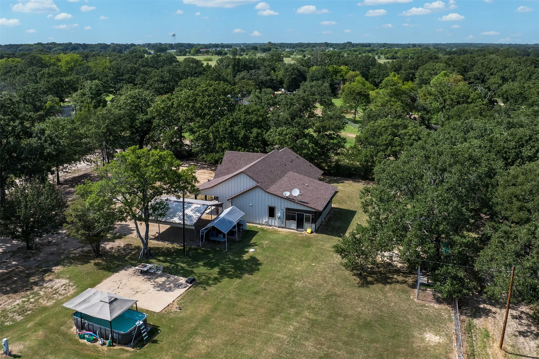 Single Family Residence For Sale in Kaufman County , 17930 Acre Lane, Kemp, Texas 75143, 4 Bedroom, 2 Bathroom, 2 Garage spaces, 2,011 Sqft, built in 2020, mls#21342388, Real Estate Agent in Kemp, Homes For Sale in Kaufman county, Homes For Sale in Kemp, Realtor in Kemp Texas, Real Estate Brokerage Independent Realty Texas, Luminita Cordes Realtor