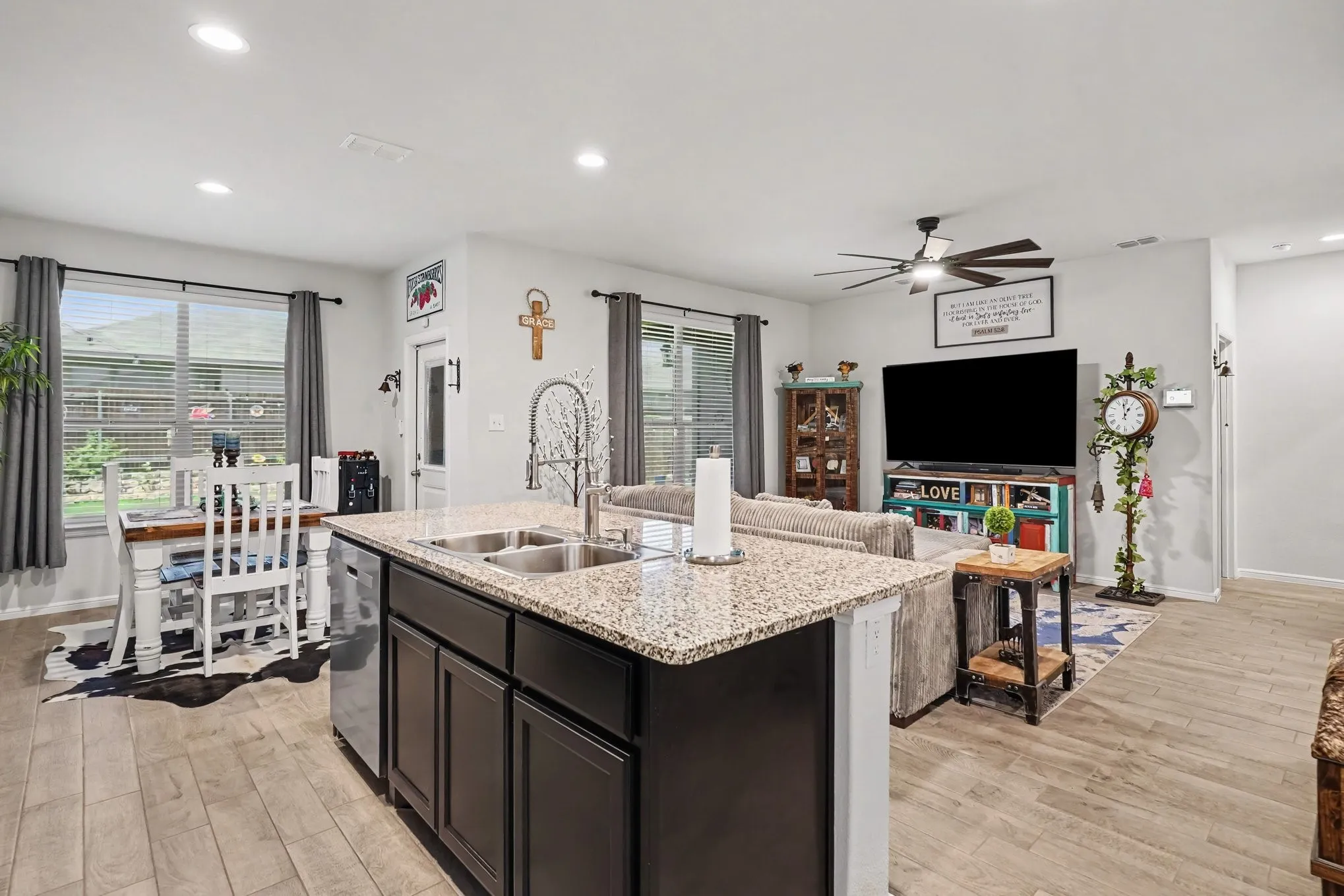 Single Family Residence For Sale in Tarrant County , 8621 Willowsun Way, Fort Worth, Texas 76131, 3 Bedroom, 2 Bathroom, 2 Garage spaces, 1,471 Sqft, built in 2022, mls#21343109, Real Estate Agent in Fort Worth, Homes For Sale in Tarrant county, Homes For Sale in Fort Worth, Realtor in Fort Worth Texas, Real Estate Brokerage Independent Realty Texas, Luminita Cordes Realtor