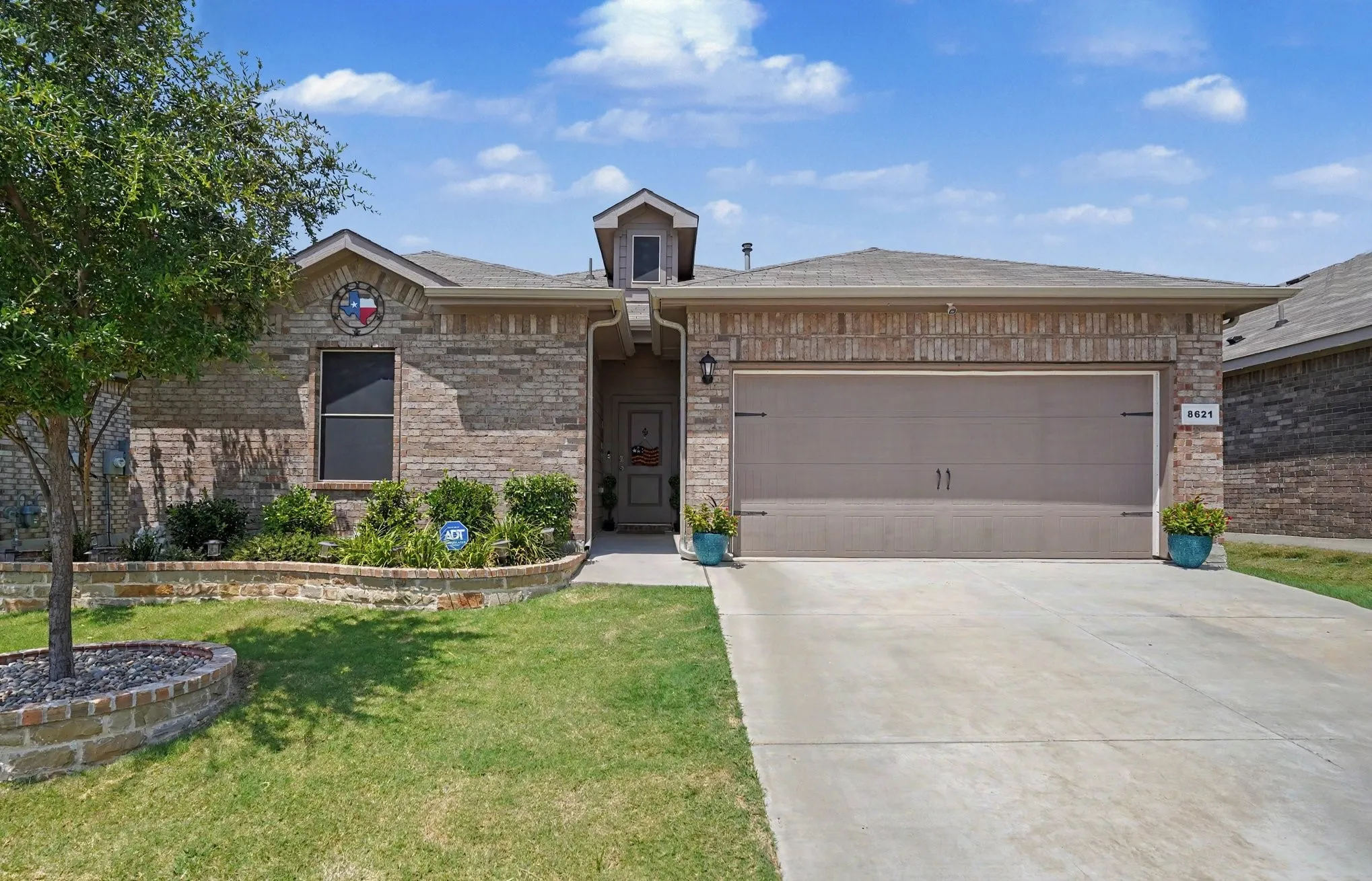 Single Family Residence For Sale in Tarrant County , 8621 Willowsun Way, Fort Worth, Texas 76131, 3 Bedroom, 2 Bathroom, 2 Garage spaces, 1,471 Sqft, built in 2022, mls#21343109, Real Estate Agent in Fort Worth, Homes For Sale in Tarrant county, Homes For Sale in Fort Worth, Realtor in Fort Worth Texas, Real Estate Brokerage Independent Realty Texas, Luminita Cordes Realtor