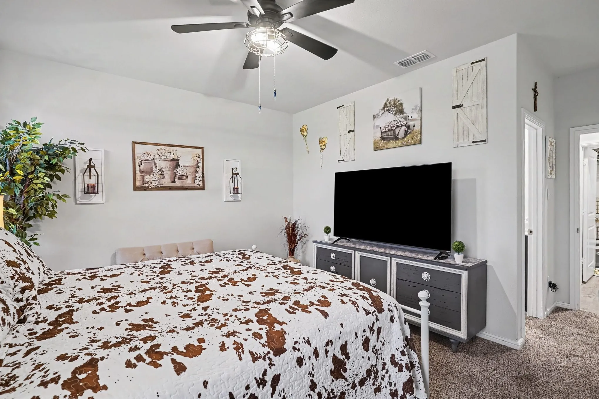 Single Family Residence For Sale in Tarrant County , 8621 Willowsun Way, Fort Worth, Texas 76131, 3 Bedroom, 2 Bathroom, 2 Garage spaces, 1,471 Sqft, built in 2022, mls#21343109, Real Estate Agent in Fort Worth, Homes For Sale in Tarrant county, Homes For Sale in Fort Worth, Realtor in Fort Worth Texas, Real Estate Brokerage Independent Realty Texas, Luminita Cordes Realtor