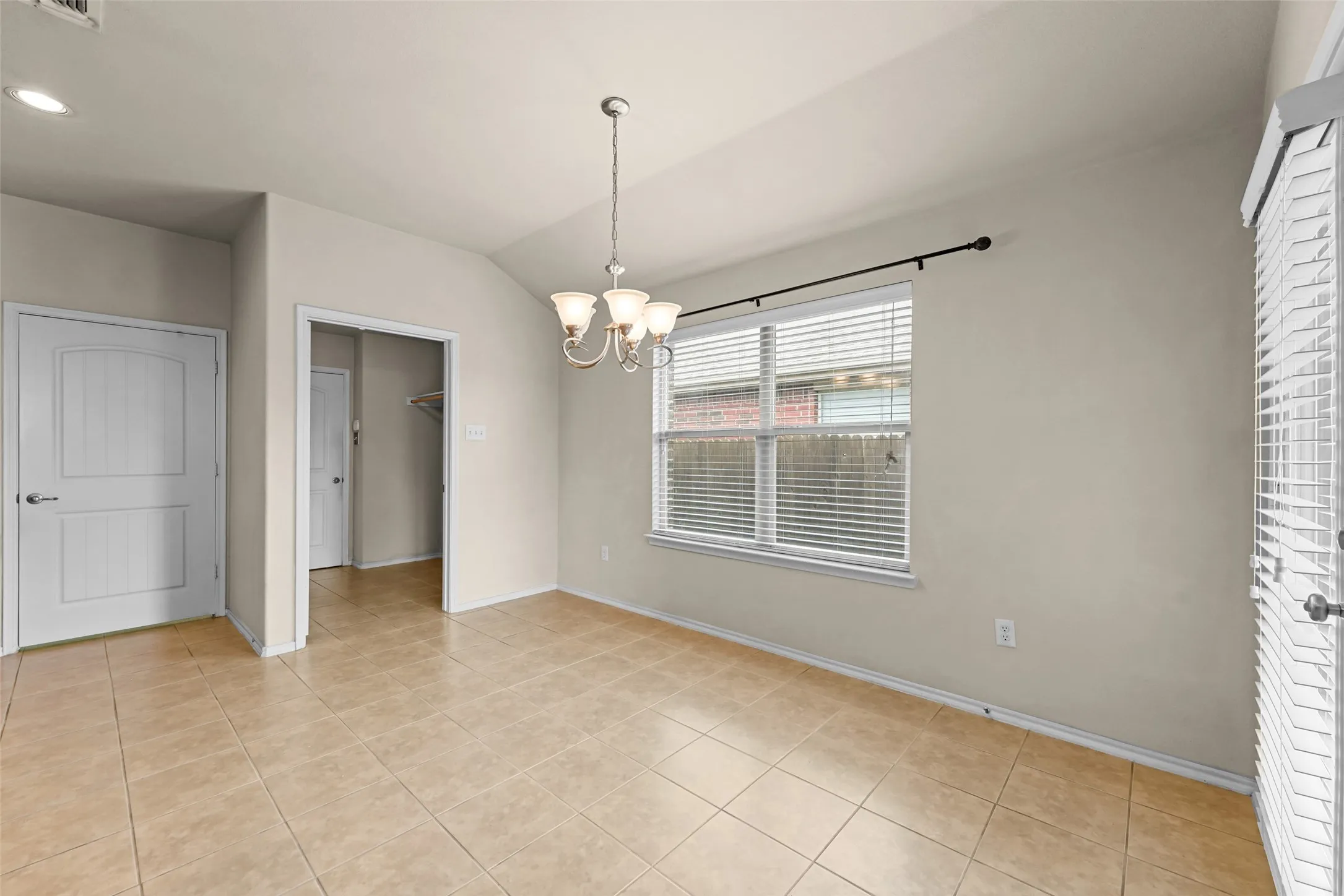 Single Family Residence For Rent in Kaufman County , 2023 Sterling Gate Drive, Heartland, Texas 75126, 3 Bedroom, 2 Bathroom, 2 Garage spaces, 1,740 Sqft, built in 2012, mls#21336439, Real Estate Agent in Heartland, Homes For Rent in Kaufman county, Homes For Rent in Heartland, Realtor in Heartland Texas, Real Estate Brokerage Independent Realty Texas, Luminita Cordes Realtor