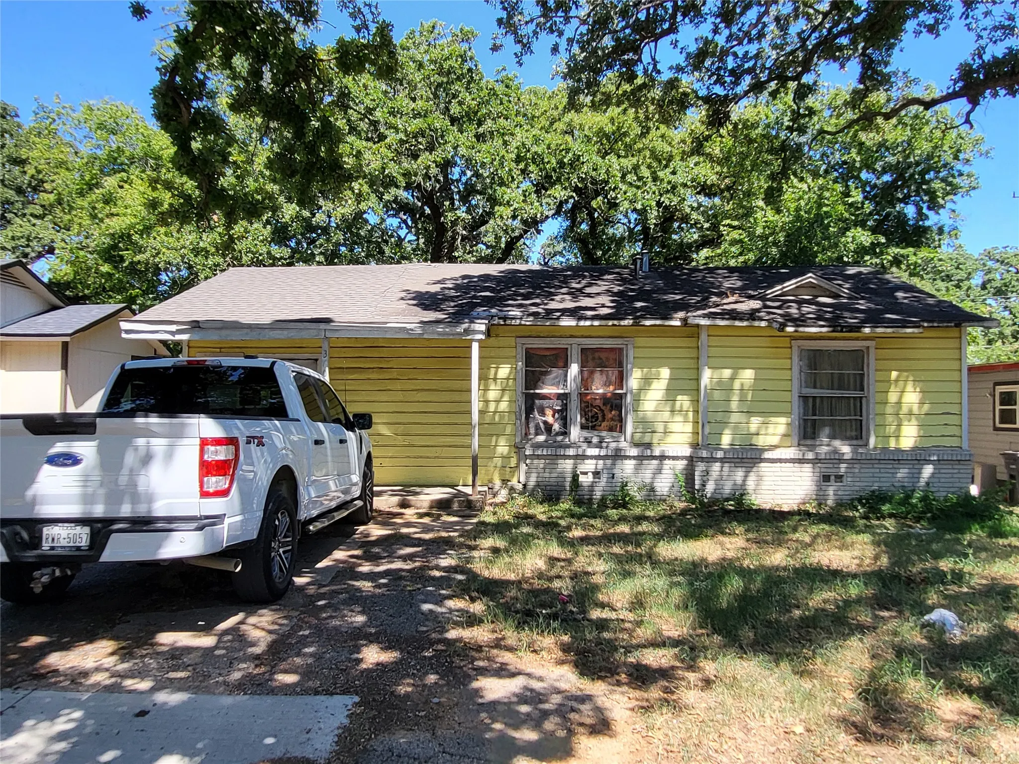 Single Family Residence For Sale in Tarrant County , 3605 Rufus Street, Fort Worth, Texas 76119, 3 Bedroom, 1 Bathroom, Garage spaces, 947 Sqft, built in 1952, mls#21340714, Real Estate Agent in Fort Worth, Homes For Sale in Tarrant county, Homes For Sale in Fort Worth, Realtor in Fort Worth Texas, Real Estate Brokerage Independent Realty Texas, Luminita Cordes Realtor