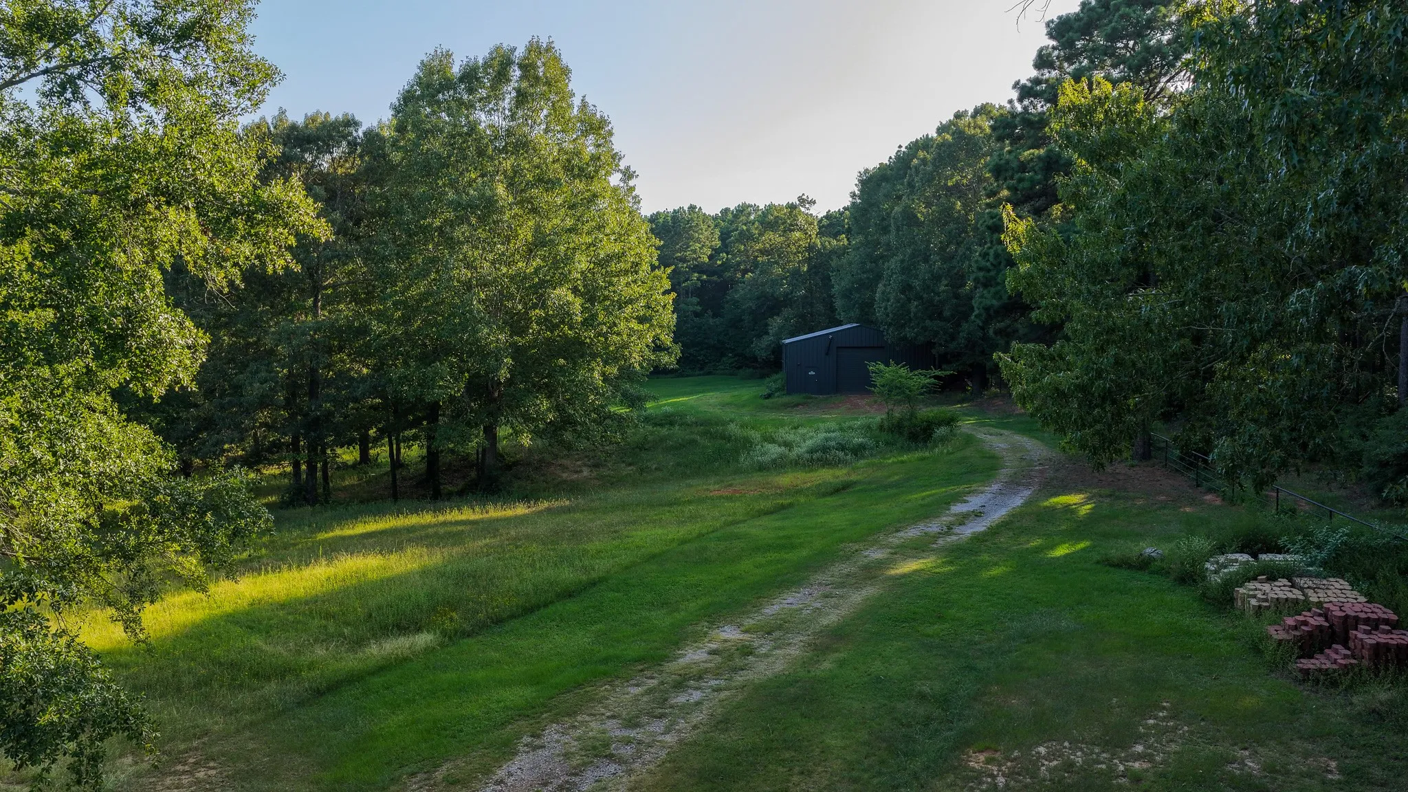 Farm For Sale in Shelby County , 179 County Road 2790, Shelbyville, Texas 75973, 5 Bedroom, 4 Bathroom, 4 Garage spaces, 2,076 Sqft, built in 1998, mls#21343121, Real Estate Agent in Shelbyville, Homes For Sale in Shelby county, Homes For Sale in Shelbyville, Realtor in Shelbyville Texas, Real Estate Brokerage Independent Realty Texas, Luminita Cordes Realtor