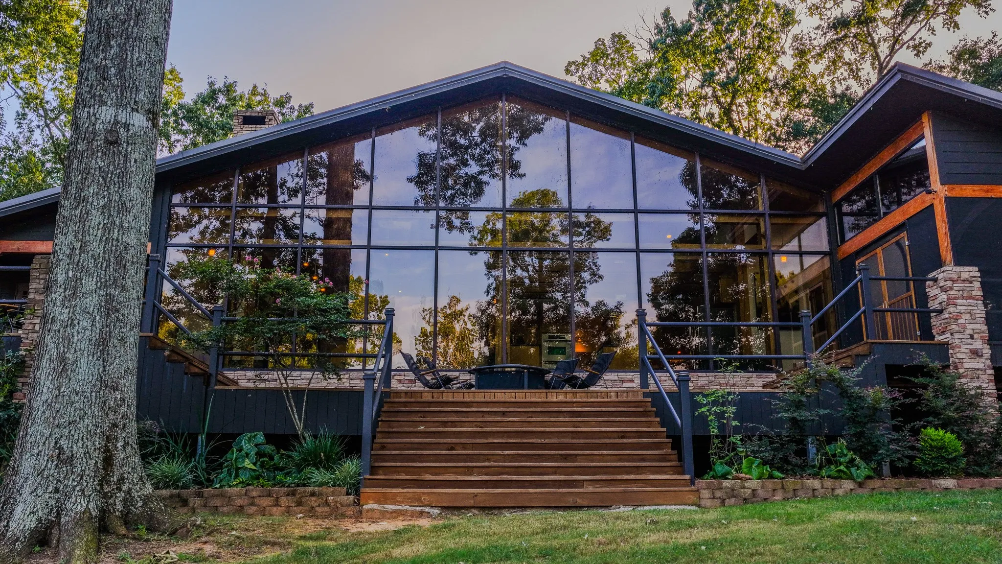 Farm For Sale in Shelby County , 179 County Road 2790, Shelbyville, Texas 75973, 5 Bedroom, 4 Bathroom, 4 Garage spaces, 2,076 Sqft, built in 1998, mls#21343121, Real Estate Agent in Shelbyville, Homes For Sale in Shelby county, Homes For Sale in Shelbyville, Realtor in Shelbyville Texas, Real Estate Brokerage Independent Realty Texas, Luminita Cordes Realtor