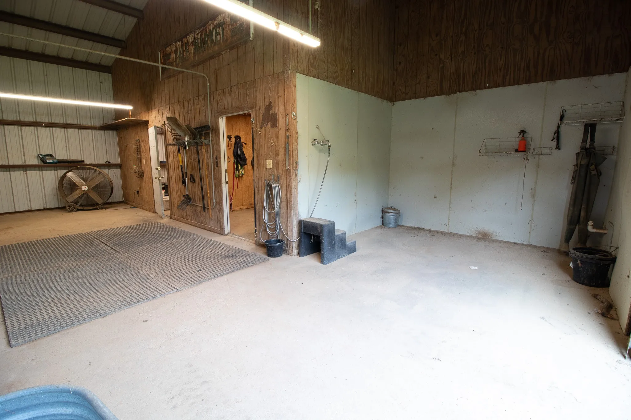 Farm For Sale in Shelby County , 179 County Road 2790, Shelbyville, Texas 75973, 5 Bedroom, 4 Bathroom, 4 Garage spaces, 2,076 Sqft, built in 1998, mls#21343121, Real Estate Agent in Shelbyville, Homes For Sale in Shelby county, Homes For Sale in Shelbyville, Realtor in Shelbyville Texas, Real Estate Brokerage Independent Realty Texas, Luminita Cordes Realtor
