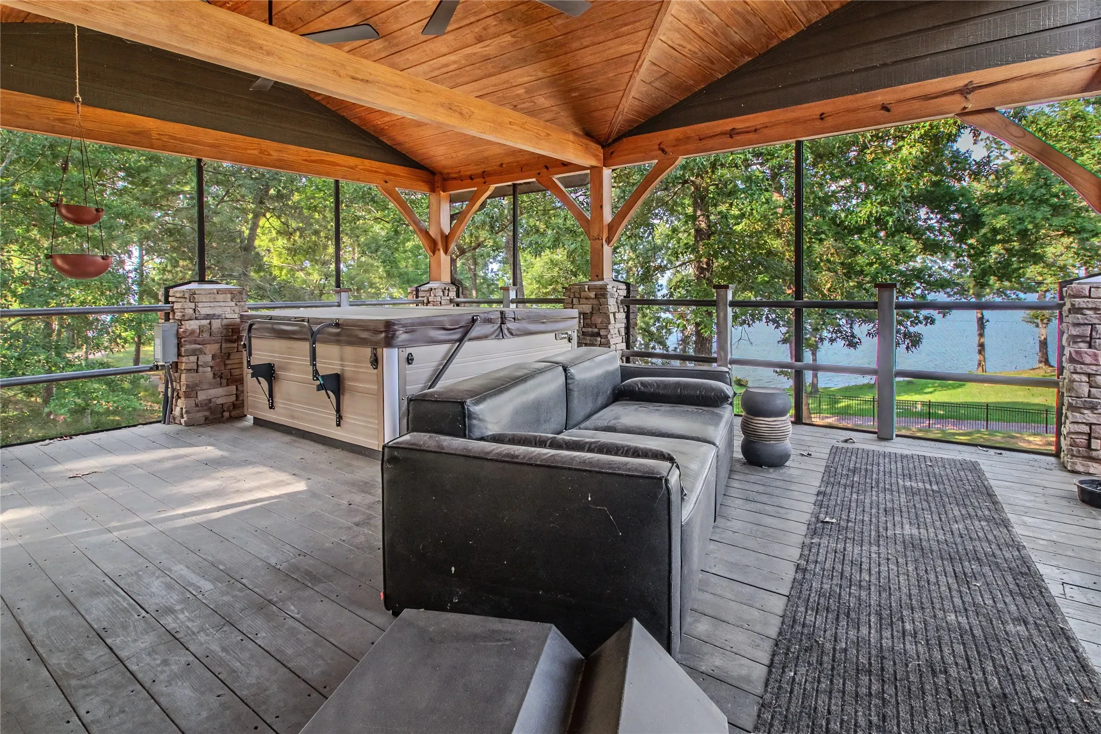 Farm For Sale in Shelby County , 179 County Road 2790, Shelbyville, Texas 75973, 5 Bedroom, 4 Bathroom, 4 Garage spaces, 2,076 Sqft, built in 1998, mls#21343121, Real Estate Agent in Shelbyville, Homes For Sale in Shelby county, Homes For Sale in Shelbyville, Realtor in Shelbyville Texas, Real Estate Brokerage Independent Realty Texas, Luminita Cordes Realtor