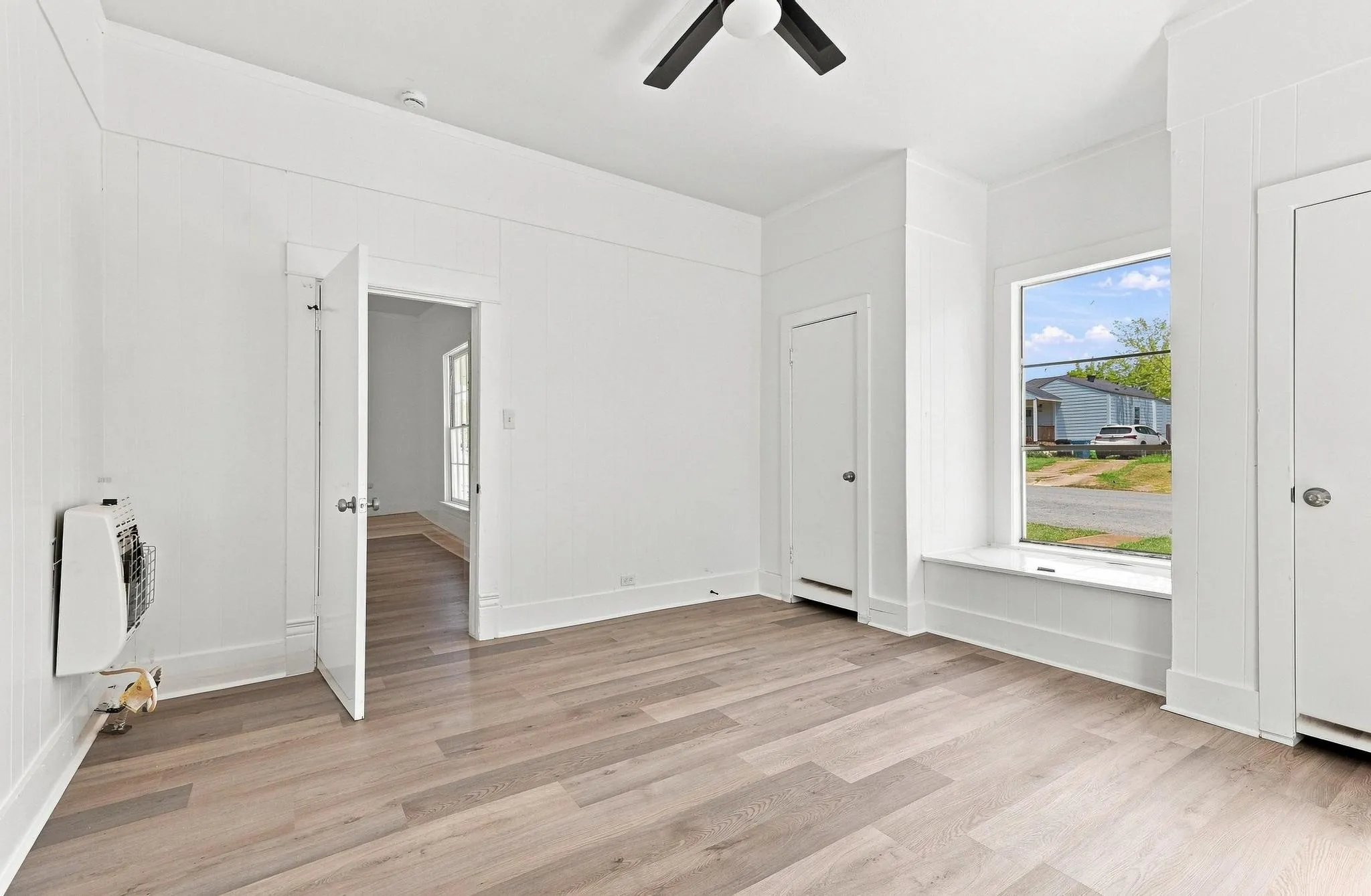 Single Family Residence For Rent in Grayson County , 604 E Morton Street, Denison, Texas 75021, 3 Bedroom, 2 Bathroom, Garage spaces, 1,288 Sqft, built in 1900, mls#21343035, Real Estate Agent in Denison, Homes For Rent in Grayson county, Homes For Rent in Denison, Realtor in Denison Texas, Real Estate Brokerage Independent Realty Texas, Luminita Cordes Realtor
