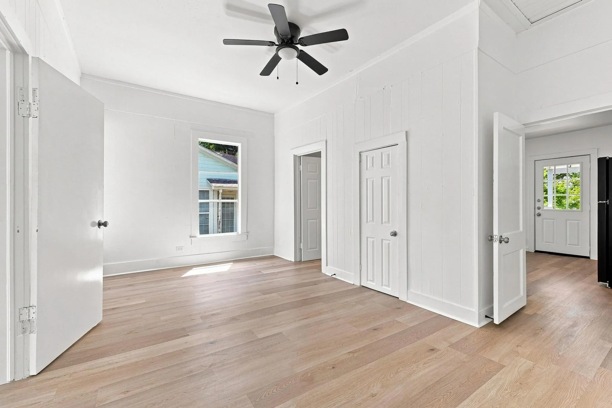 Single Family Residence For Rent in Grayson County , 604 E Morton Street, Denison, Texas 75021, 3 Bedroom, 2 Bathroom, Garage spaces, 1,288 Sqft, built in 1900, mls#21343035, Real Estate Agent in Denison, Homes For Rent in Grayson county, Homes For Rent in Denison, Realtor in Denison Texas, Real Estate Brokerage Independent Realty Texas, Luminita Cordes Realtor