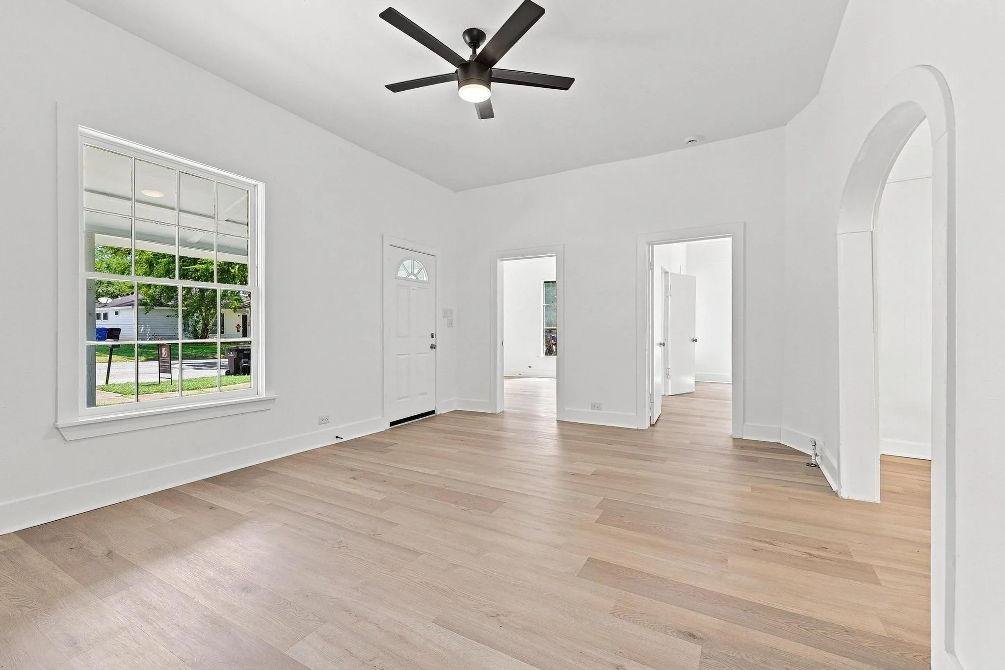 Single Family Residence For Rent in Grayson County , 604 E Morton Street, Denison, Texas 75021, 3 Bedroom, 2 Bathroom, Garage spaces, 1,288 Sqft, built in 1900, mls#21343035, Real Estate Agent in Denison, Homes For Rent in Grayson county, Homes For Rent in Denison, Realtor in Denison Texas, Real Estate Brokerage Independent Realty Texas, Luminita Cordes Realtor