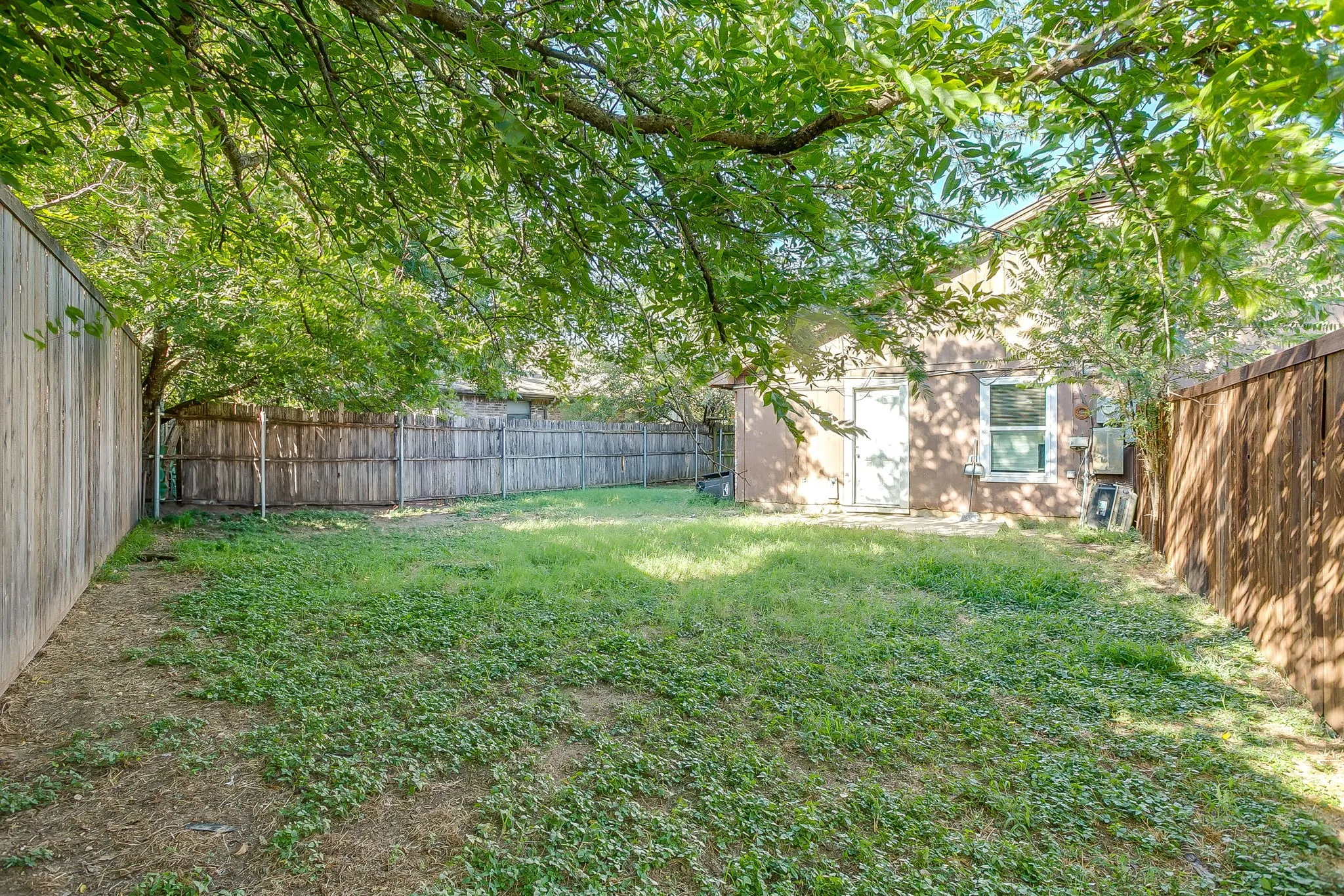 Duplex For Sale in Tarrant County , 6725 Glenbrook Lane, Fort Worth, Texas 76133, 2 Bedroom, 2 Bathroom, 1 Garage spaces, 2,138 Sqft, built in 1984, mls#21324269, Real Estate Agent in Fort Worth, Homes For Sale in Tarrant county, Homes For Sale in Fort Worth, Realtor in Fort Worth Texas, Real Estate Brokerage Independent Realty Texas, Luminita Cordes Realtor