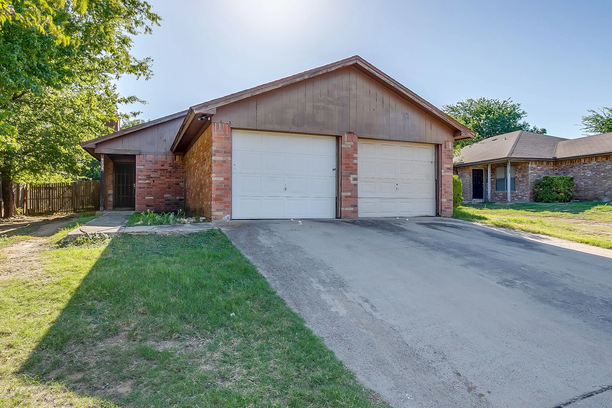 Duplex For Sale in Tarrant County , 6725 Glenbrook Lane, Fort Worth, Texas 76133, 2 Bedroom, 2 Bathroom, 1 Garage spaces, 2,138 Sqft, built in 1984, mls#21324269, Real Estate Agent in Fort Worth, Homes For Sale in Tarrant county, Homes For Sale in Fort Worth, Realtor in Fort Worth Texas, Real Estate Brokerage Independent Realty Texas, Luminita Cordes Realtor