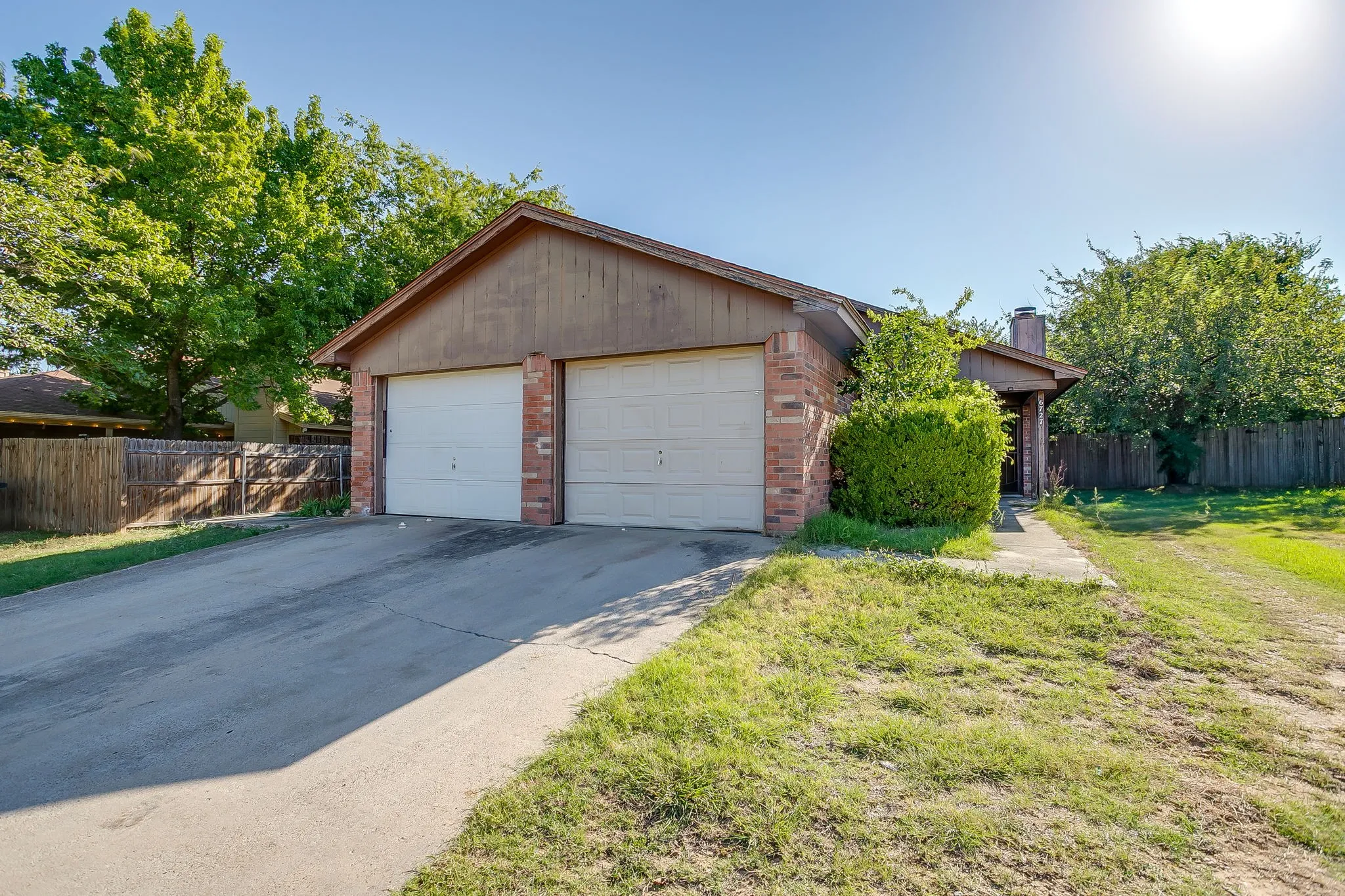 Duplex For Sale in Tarrant County , 6725 Glenbrook Lane, Fort Worth, Texas 76133, 2 Bedroom, 2 Bathroom, 1 Garage spaces, 2,138 Sqft, built in 1984, mls#21324269, Real Estate Agent in Fort Worth, Homes For Sale in Tarrant county, Homes For Sale in Fort Worth, Realtor in Fort Worth Texas, Real Estate Brokerage Independent Realty Texas, Luminita Cordes Realtor