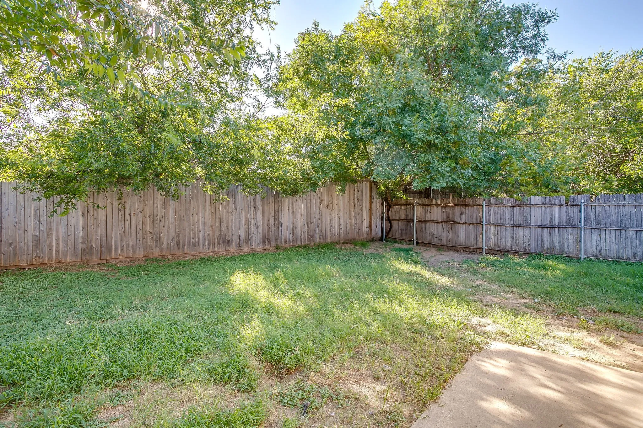 Duplex For Sale in Tarrant County , 6725 Glenbrook Lane, Fort Worth, Texas 76133, 2 Bedroom, 2 Bathroom, 1 Garage spaces, 2,138 Sqft, built in 1984, mls#21324269, Real Estate Agent in Fort Worth, Homes For Sale in Tarrant county, Homes For Sale in Fort Worth, Realtor in Fort Worth Texas, Real Estate Brokerage Independent Realty Texas, Luminita Cordes Realtor