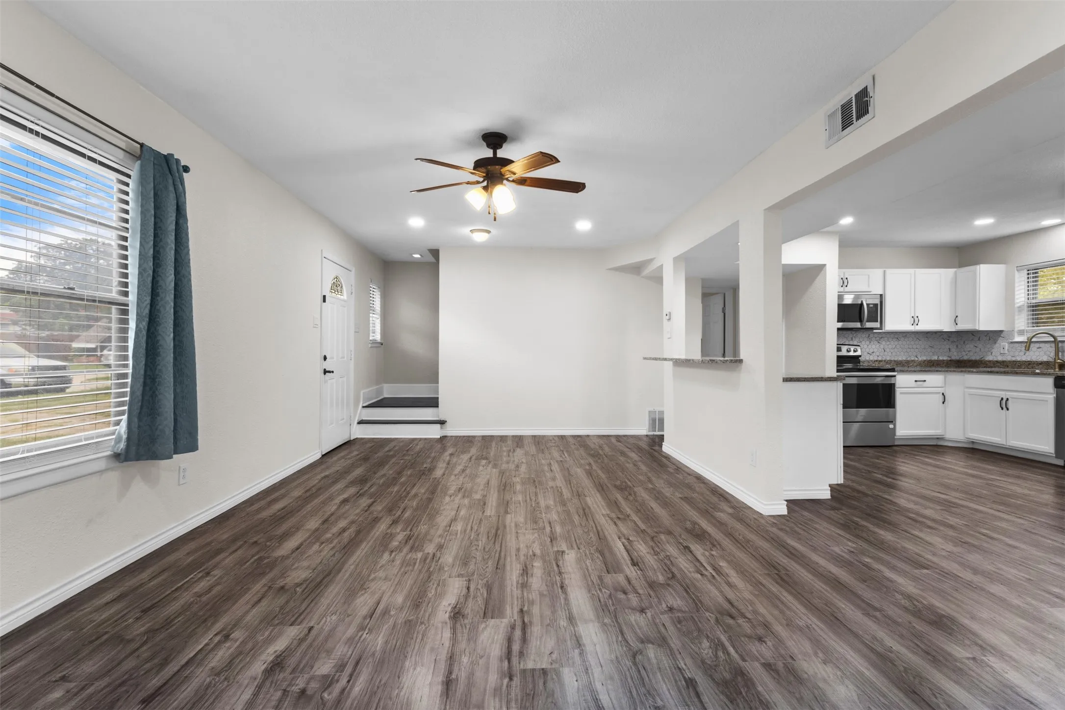 Single Family Residence For Sale in Dallas County , 3417 Flamingo Circle, Mesquite, Texas 75150, 4 Bedroom, 2 Bathroom, Garage spaces, 1,742 Sqft, built in 1961, mls#21343120, Real Estate Agent in Mesquite, Homes For Sale in Dallas county, Homes For Sale in Mesquite, Realtor in Mesquite Texas, Real Estate Brokerage Independent Realty Texas, Luminita Cordes Realtor