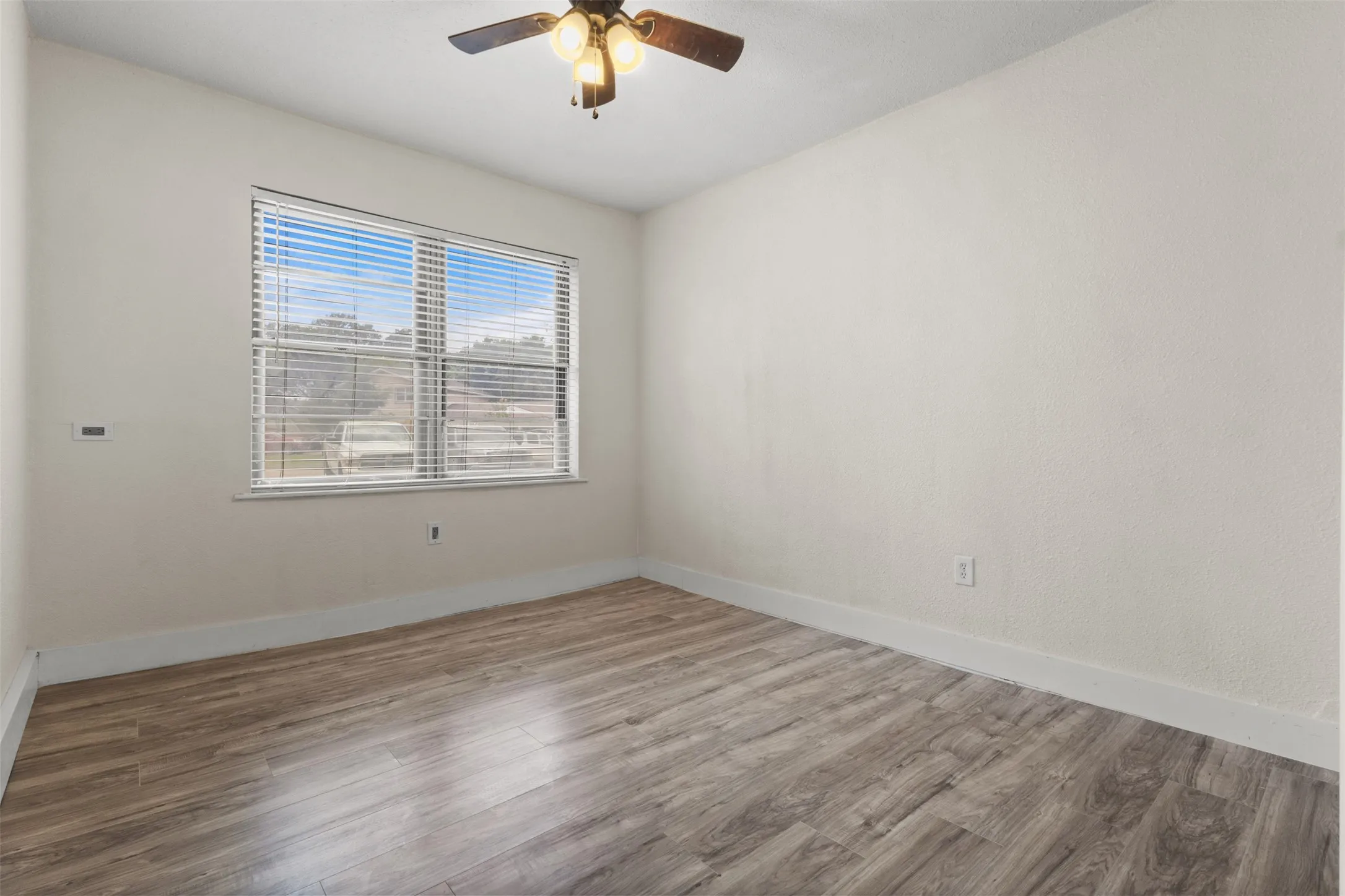 Single Family Residence For Sale in Dallas County , 3417 Flamingo Circle, Mesquite, Texas 75150, 4 Bedroom, 2 Bathroom, Garage spaces, 1,742 Sqft, built in 1961, mls#21343120, Real Estate Agent in Mesquite, Homes For Sale in Dallas county, Homes For Sale in Mesquite, Realtor in Mesquite Texas, Real Estate Brokerage Independent Realty Texas, Luminita Cordes Realtor