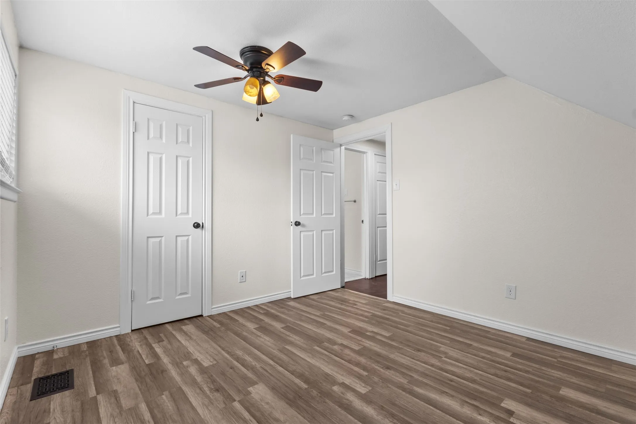 Single Family Residence For Sale in Dallas County , 3417 Flamingo Circle, Mesquite, Texas 75150, 4 Bedroom, 2 Bathroom, Garage spaces, 1,742 Sqft, built in 1961, mls#21343120, Real Estate Agent in Mesquite, Homes For Sale in Dallas county, Homes For Sale in Mesquite, Realtor in Mesquite Texas, Real Estate Brokerage Independent Realty Texas, Luminita Cordes Realtor