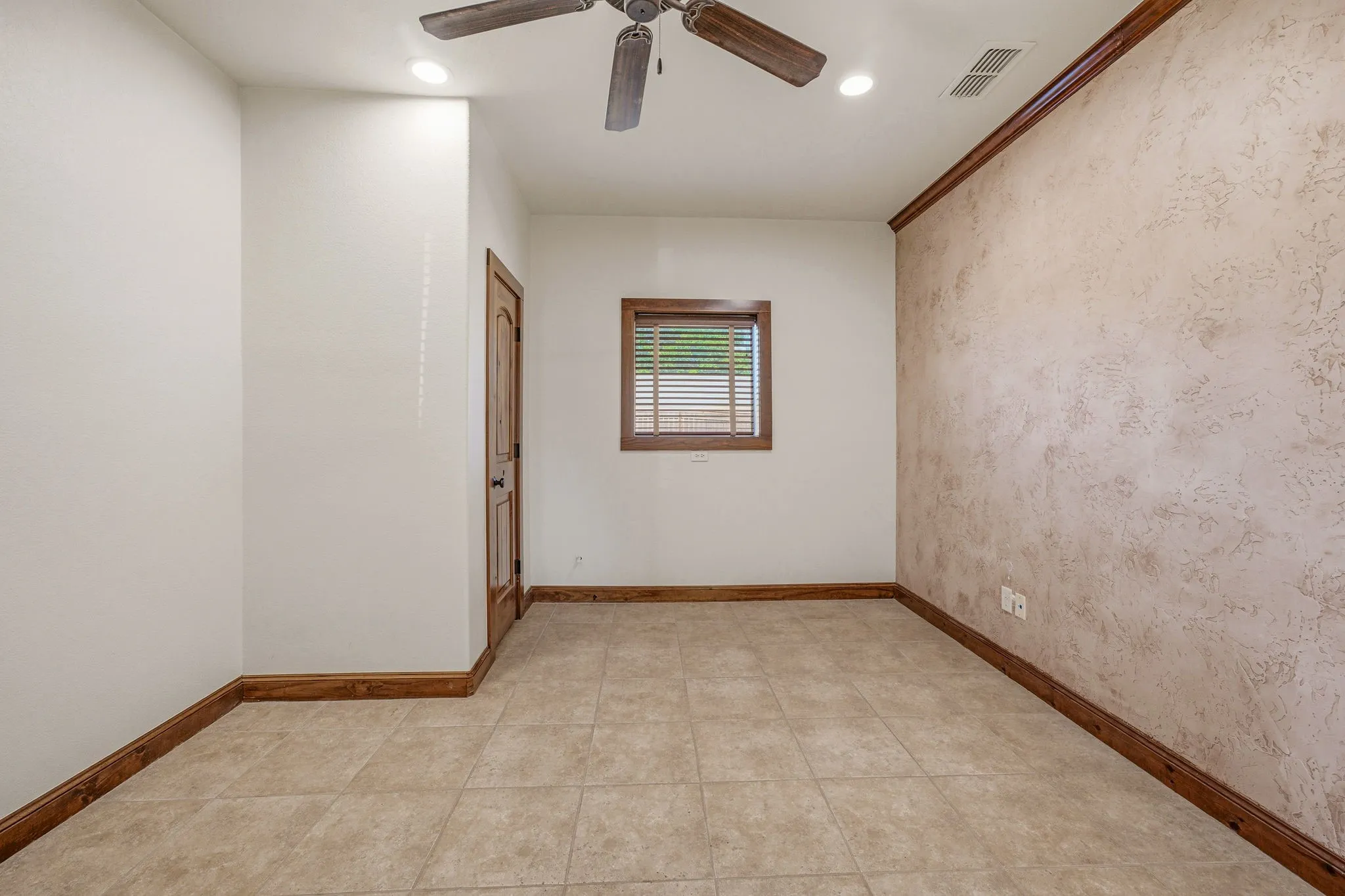 Office For Sale in Young County , 1427 380 Bypass, Graham, Texas 76450, 0, 0, Garage spaces, 2,637 Sqft, built in 1980, Price $449,000, mls#21342047, Real Estate Agent in Graham, Homes For Sale in Young county, Homes For Sale in Graham, Realtor in Graham Texas, Real Estate Brokerage Independent Realty Texas, Luminita Cordes Realtor