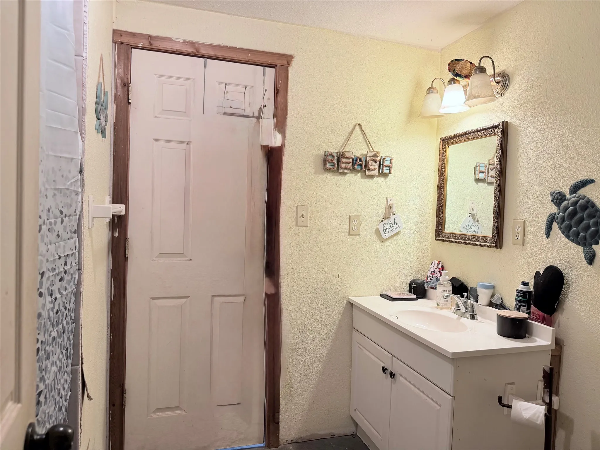 Single Family Residence For Sale in Franklin (TX) County , 309 County Road Se 4330, Winnsboro, Texas 75494, 3 Bedroom, 2 Bathroom, Garage spaces, 1,810 Sqft, built in 1980, mls#21343126, Real Estate Agent in Winnsboro, Homes For Sale in Franklin (TX) county, Homes For Sale in Winnsboro, Realtor in Winnsboro Texas, Real Estate Brokerage Independent Realty Texas, Luminita Cordes Realtor