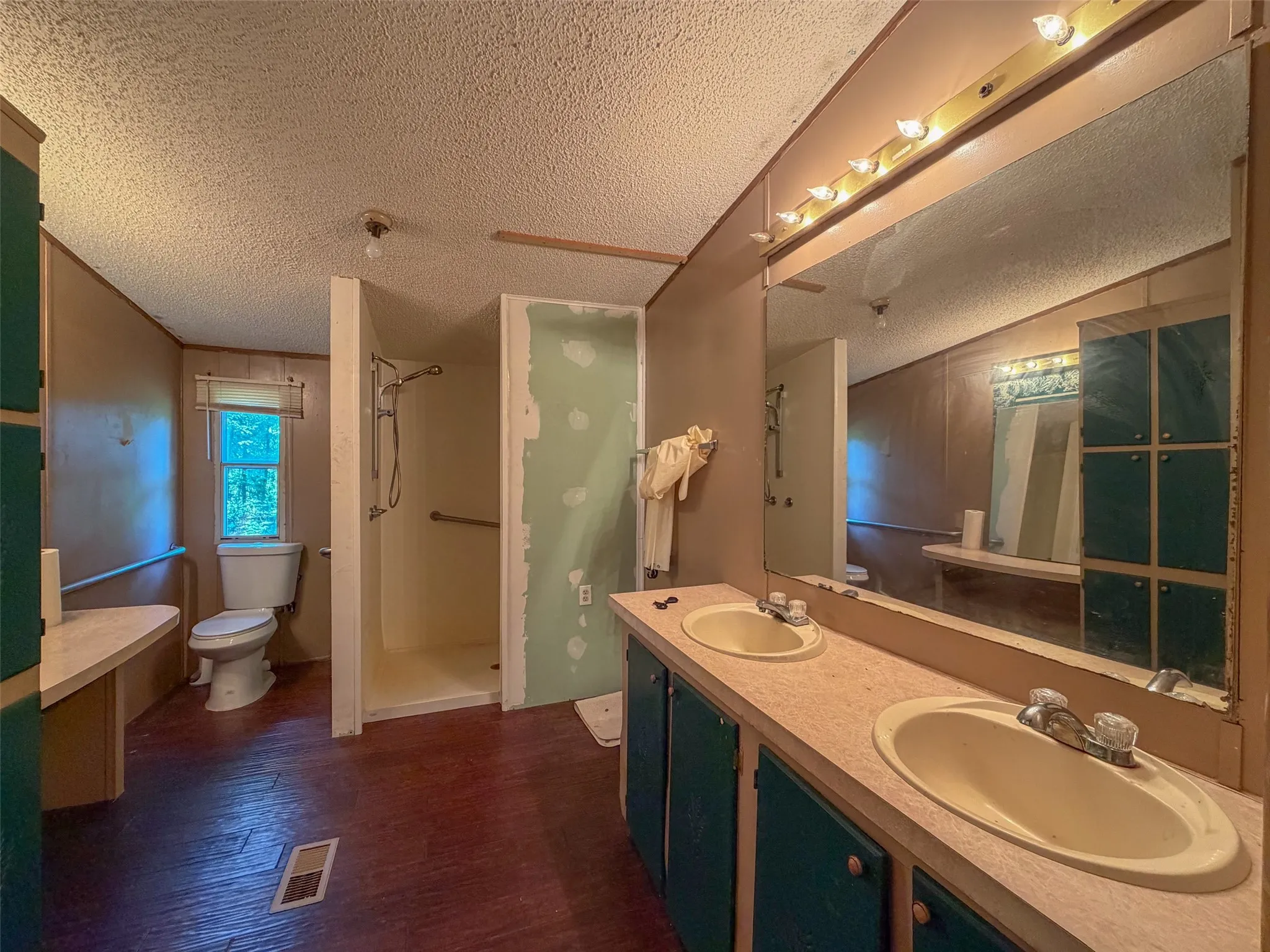 Manufactured Home For Sale in Bowie County , 6394 County Road 3204, De Kalb, Texas 75559, 3 Bedrooms, 2 Bathrooms, Garage spaces, 1,560 Sqft, built in 0, Price $349,000, mls#21343106, Real Estate Agent in De Kalb, Homes For Sale in Bowie county, Homes For Sale in De Kalb, Realtor in De Kalb Texas, Real Estate Brokerage Independent Realty Texas, Luminita Cordes Realtor
