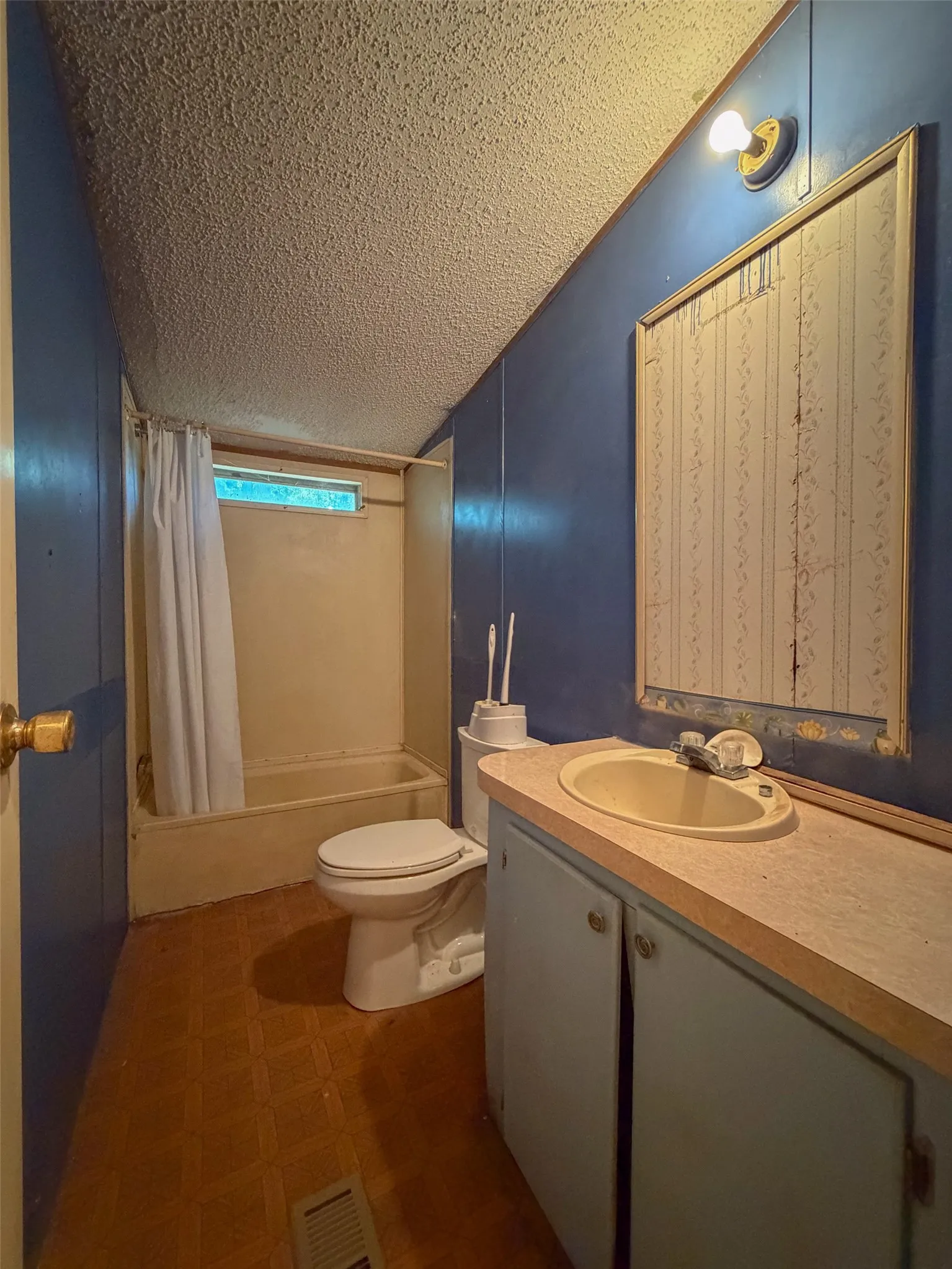 Manufactured Home For Sale in Bowie County , 6394 County Road 3204, De Kalb, Texas 75559, 3 Bedrooms, 2 Bathrooms, Garage spaces, 1,560 Sqft, built in 0, Price $349,000, mls#21343106, Real Estate Agent in De Kalb, Homes For Sale in Bowie county, Homes For Sale in De Kalb, Realtor in De Kalb Texas, Real Estate Brokerage Independent Realty Texas, Luminita Cordes Realtor