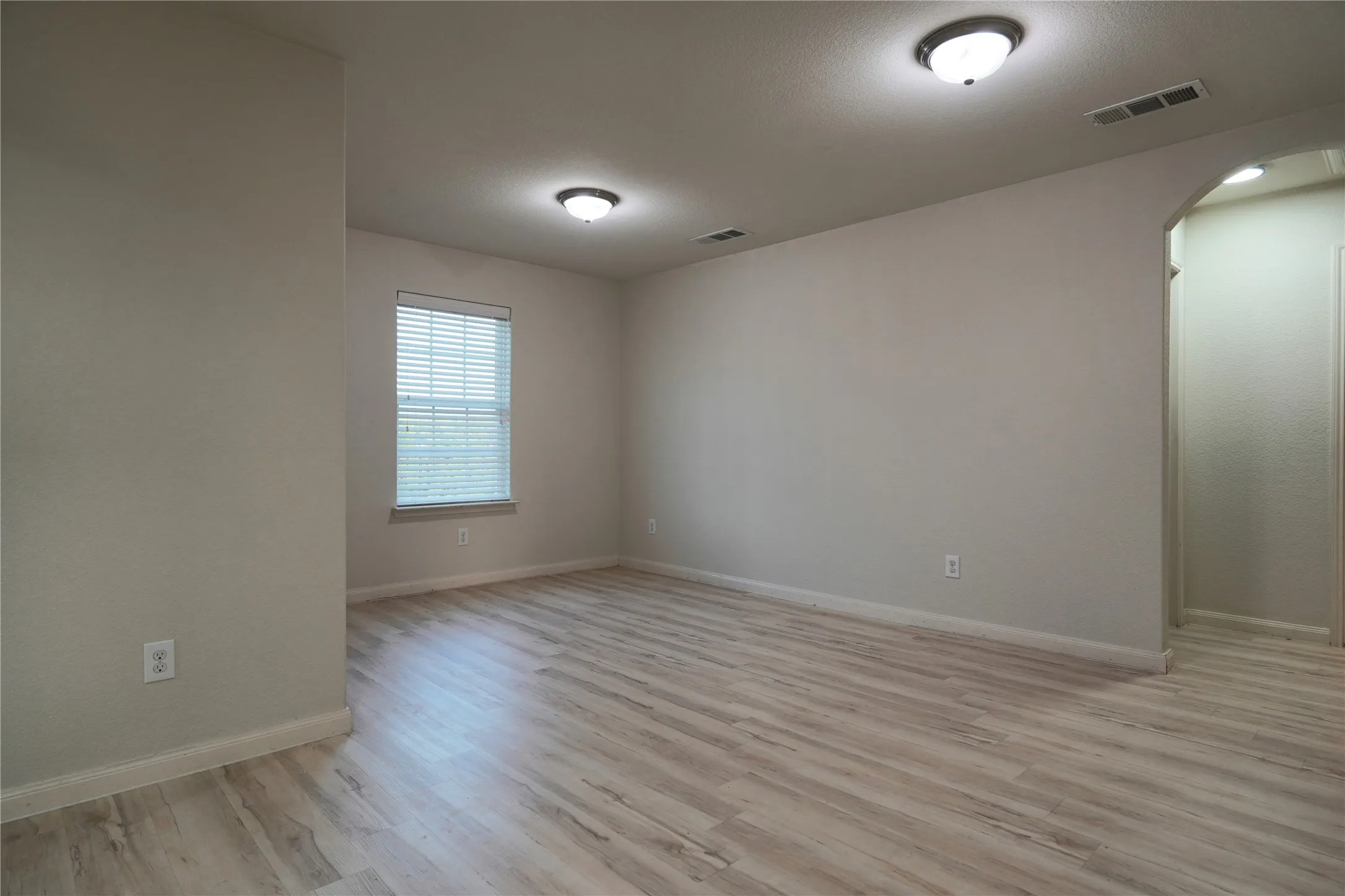 Single Family Residence For Rent in Collin County , 344 Magnolia Drive, Princeton, Texas 75407, 3 Bedroom, 3 Bathroom, 2 Garage spaces, 2,033 Sqft, built in 2017, mls#21343128, Real Estate Agent in Princeton, Homes For Rent in Collin county, Homes For Rent in Princeton, Realtor in Princeton Texas, Real Estate Brokerage Independent Realty Texas, Luminita Cordes Realtor