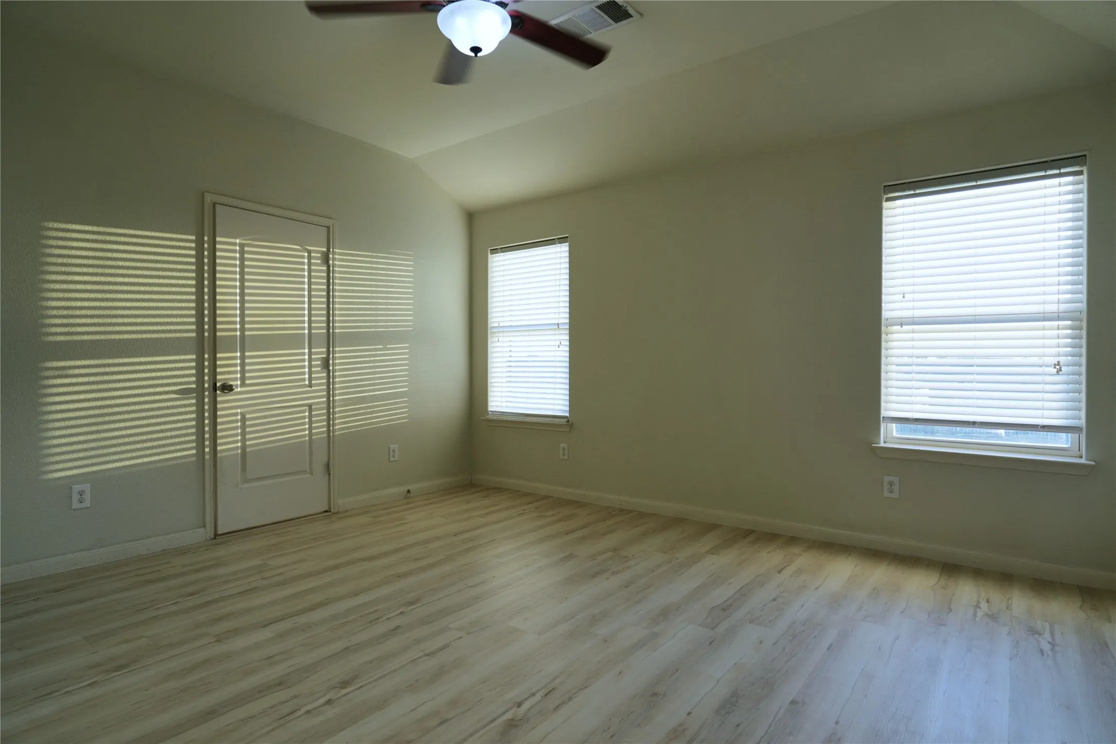 Single Family Residence For Rent in Collin County , 344 Magnolia Drive, Princeton, Texas 75407, 3 Bedroom, 3 Bathroom, 2 Garage spaces, 2,033 Sqft, built in 2017, mls#21343128, Real Estate Agent in Princeton, Homes For Rent in Collin county, Homes For Rent in Princeton, Realtor in Princeton Texas, Real Estate Brokerage Independent Realty Texas, Luminita Cordes Realtor