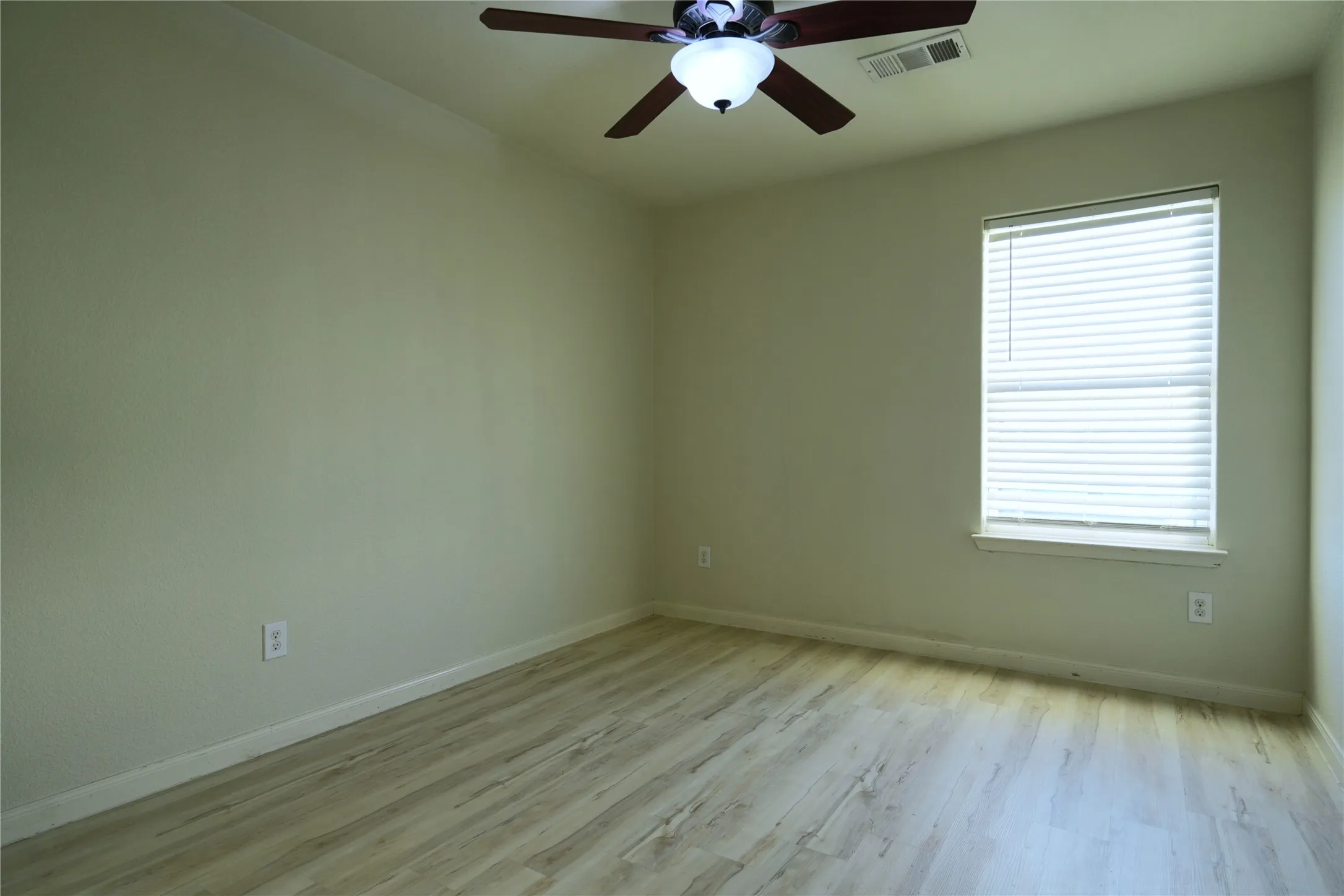 Single Family Residence For Rent in Collin County , 344 Magnolia Drive, Princeton, Texas 75407, 3 Bedroom, 3 Bathroom, 2 Garage spaces, 2,033 Sqft, built in 2017, mls#21343128, Real Estate Agent in Princeton, Homes For Rent in Collin county, Homes For Rent in Princeton, Realtor in Princeton Texas, Real Estate Brokerage Independent Realty Texas, Luminita Cordes Realtor
