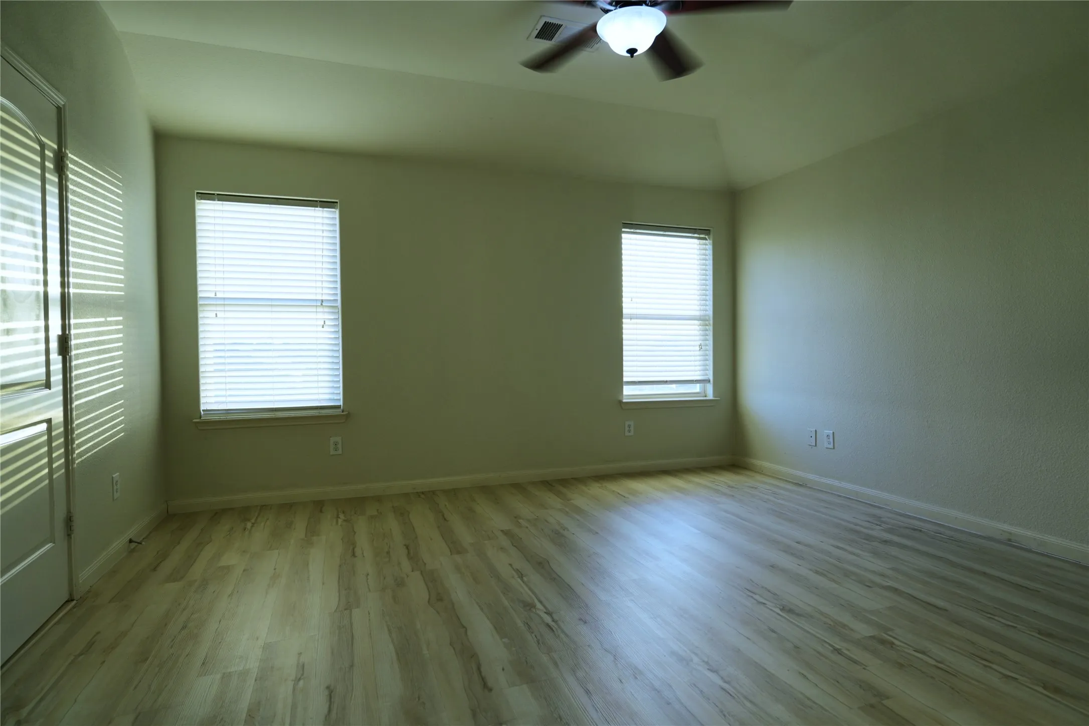 Single Family Residence For Rent in Collin County , 344 Magnolia Drive, Princeton, Texas 75407, 3 Bedroom, 3 Bathroom, 2 Garage spaces, 2,033 Sqft, built in 2017, mls#21343128, Real Estate Agent in Princeton, Homes For Rent in Collin county, Homes For Rent in Princeton, Realtor in Princeton Texas, Real Estate Brokerage Independent Realty Texas, Luminita Cordes Realtor