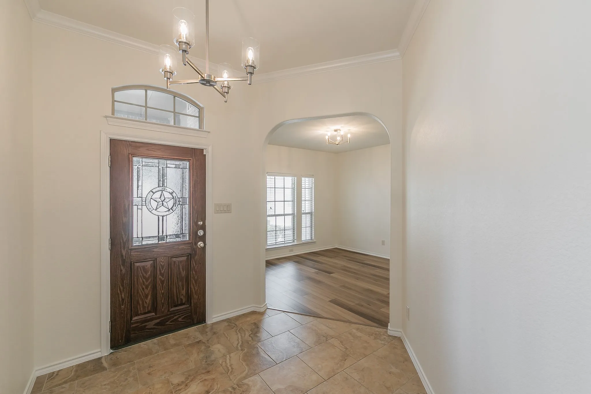 Single Family Residence For Sale in Tarrant County , 5115 Prestwick Drive, Arlington, Texas 76001, 3 Bedroom, 2 Bathroom, 2 Garage spaces, 2,002 Sqft, built in 2013, mls#21343138, Real Estate Agent in Arlington, Homes For Sale in Tarrant county, Homes For Sale in Arlington, Realtor in Arlington Texas, Real Estate Brokerage Independent Realty Texas, Luminita Cordes Realtor