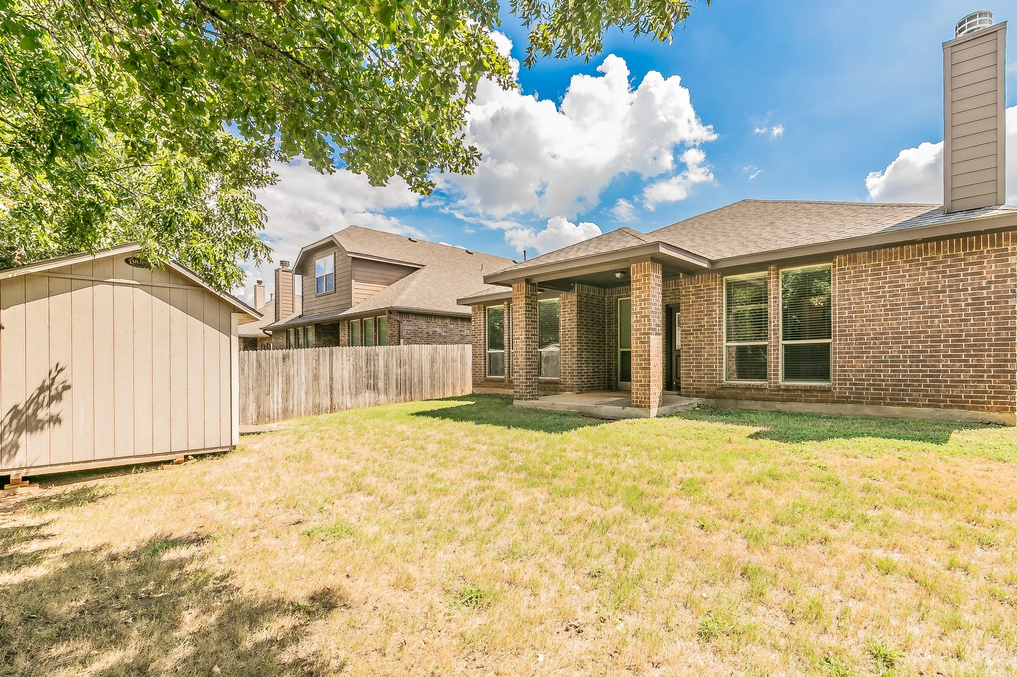 Single Family Residence For Sale in Tarrant County , 5115 Prestwick Drive, Arlington, Texas 76001, 3 Bedroom, 2 Bathroom, 2 Garage spaces, 2,002 Sqft, built in 2013, mls#21343138, Real Estate Agent in Arlington, Homes For Sale in Tarrant county, Homes For Sale in Arlington, Realtor in Arlington Texas, Real Estate Brokerage Independent Realty Texas, Luminita Cordes Realtor