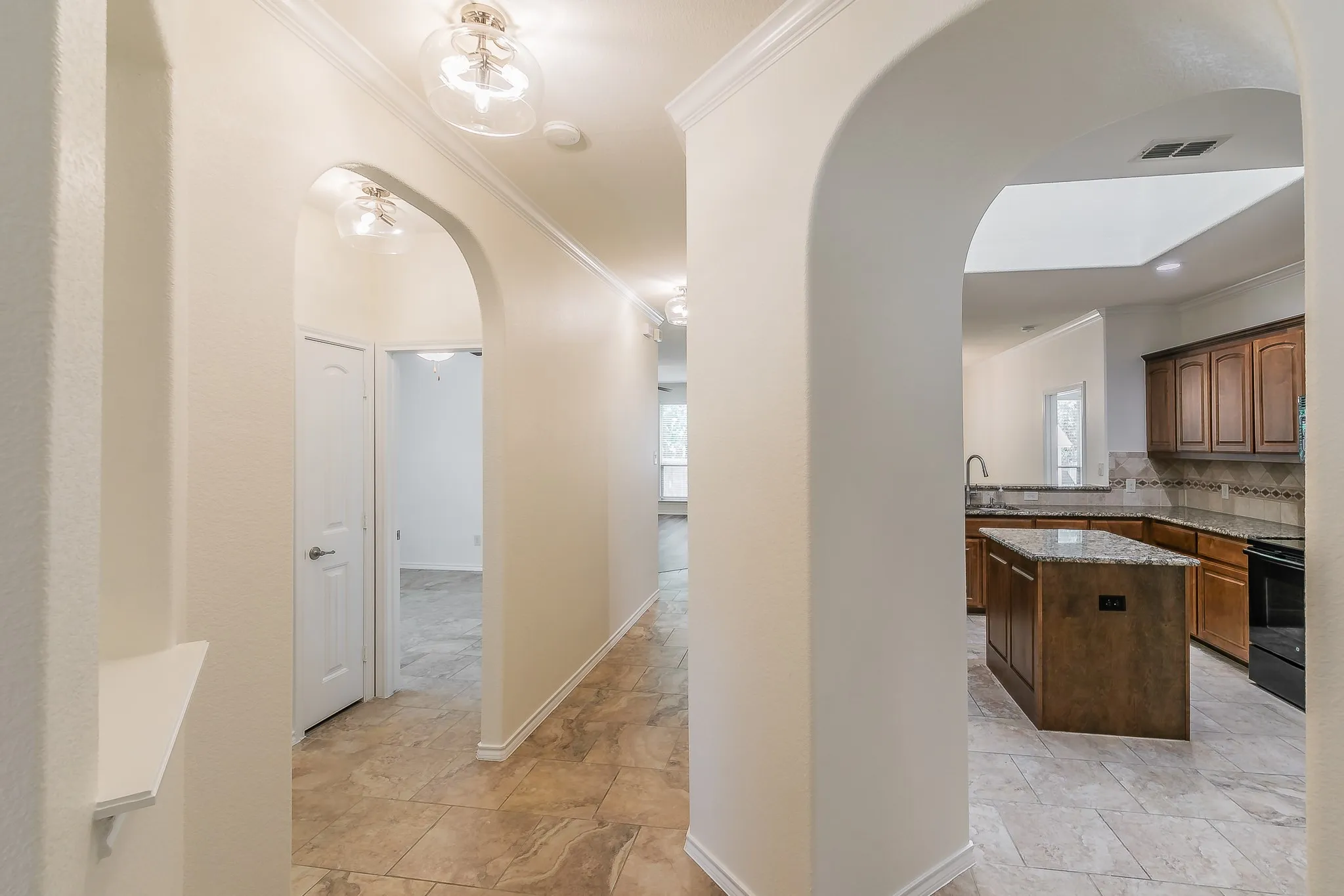 Single Family Residence For Sale in Tarrant County , 5115 Prestwick Drive, Arlington, Texas 76001, 3 Bedroom, 2 Bathroom, 2 Garage spaces, 2,002 Sqft, built in 2013, mls#21343138, Real Estate Agent in Arlington, Homes For Sale in Tarrant county, Homes For Sale in Arlington, Realtor in Arlington Texas, Real Estate Brokerage Independent Realty Texas, Luminita Cordes Realtor